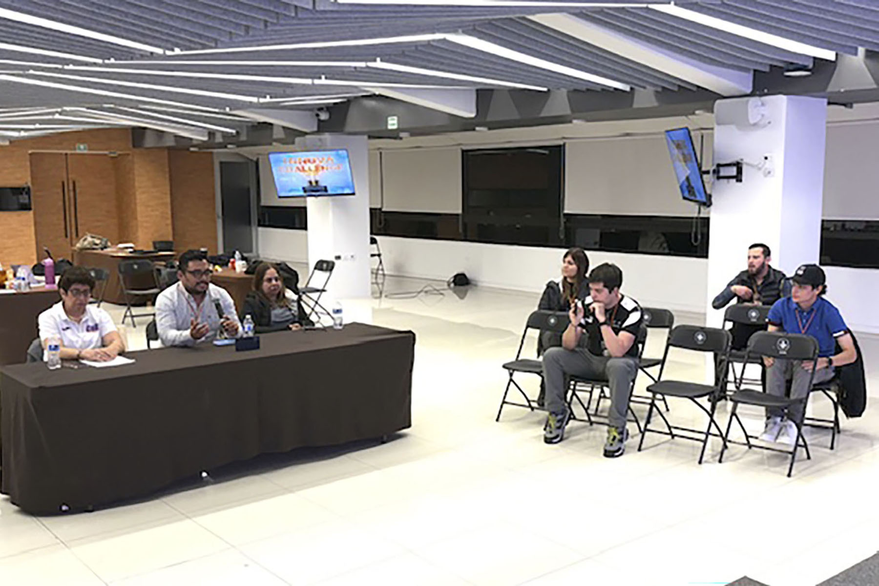 15 / 18 - Innova Challenge 2025: Rugiendo Con Ideas Innovadoras 15 / 18 - Innova Challenge 2025: Rugiendo Con Ideas Innovadoras