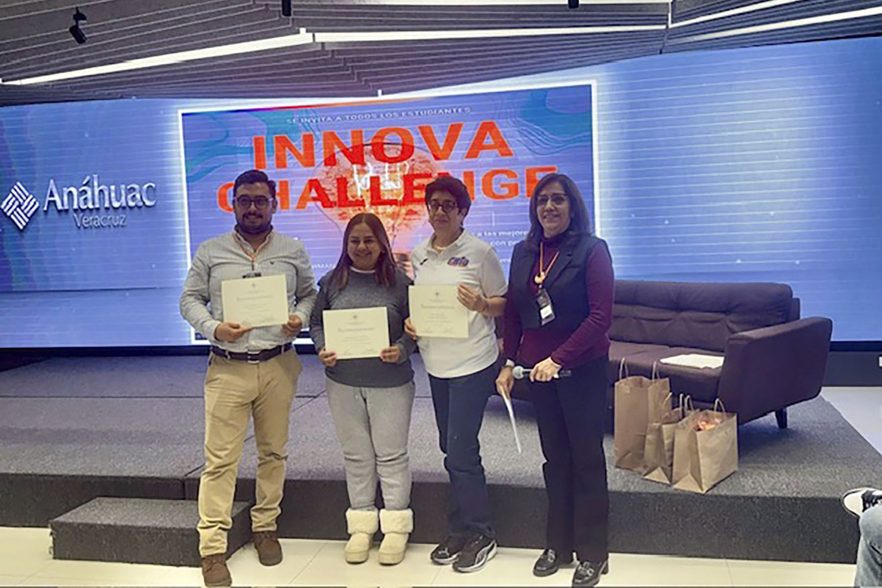 16 / 18 - Innova Challenge 2025: Rugiendo Con Ideas Innovadoras 16 / 18 - Innova Challenge 2025: Rugiendo Con Ideas Innovadoras