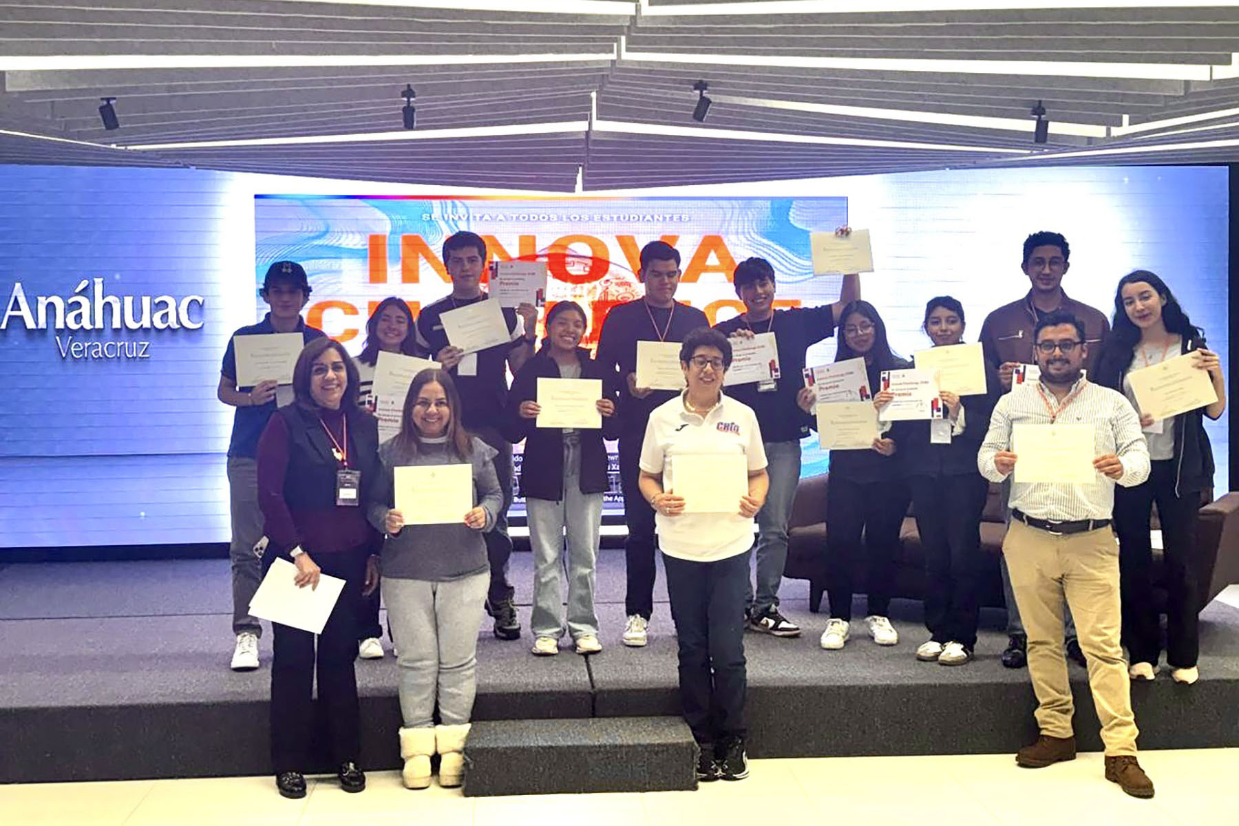 17 / 18 - Innova Challenge 2025: Rugiendo Con Ideas Innovadoras 17 / 18 - Innova Challenge 2025: Rugiendo Con Ideas Innovadoras