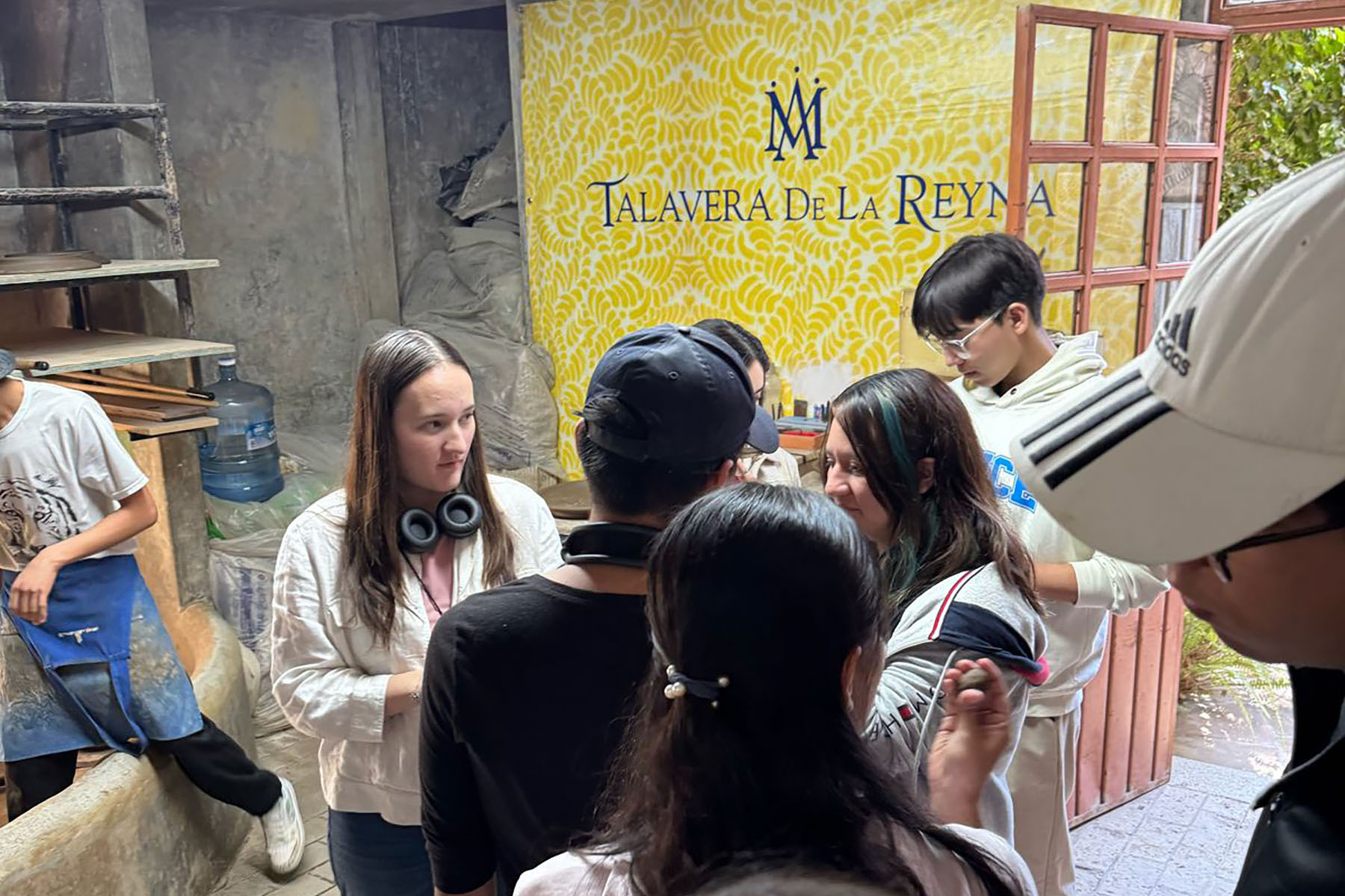 8 / 8 - Alumnos de Diseño Industrial Visitan Taller de Talavera 8 / 8 - Alumnos de Diseño Industrial Visitan Taller de Talavera