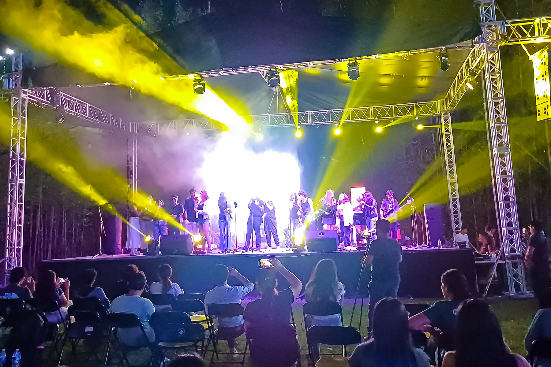 2 / 4 - Burning Lion: El Rugido Creativo que Encendió el Día Anáhuac