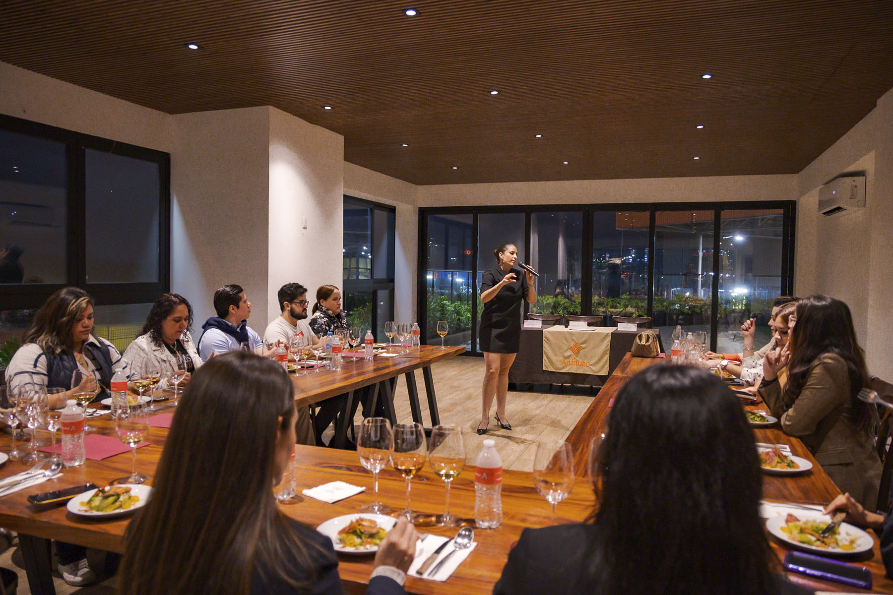 32 / 36 - Culmina con Éxito el Curso en Cultura y Cata de Vinos Españoles