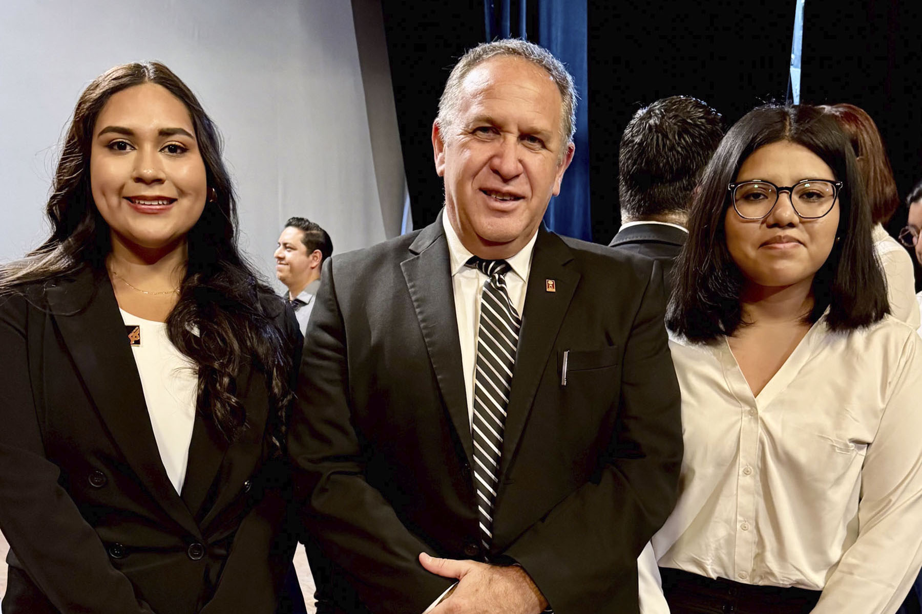 4 / 6 - Talento Anáhuac que Deja Huella: Estudiante Gana Concurso Estatal de Diseño 4 / 6 - Talento Anáhuac que Deja Huella: Estudiante Gana Concurso Estatal de Diseño