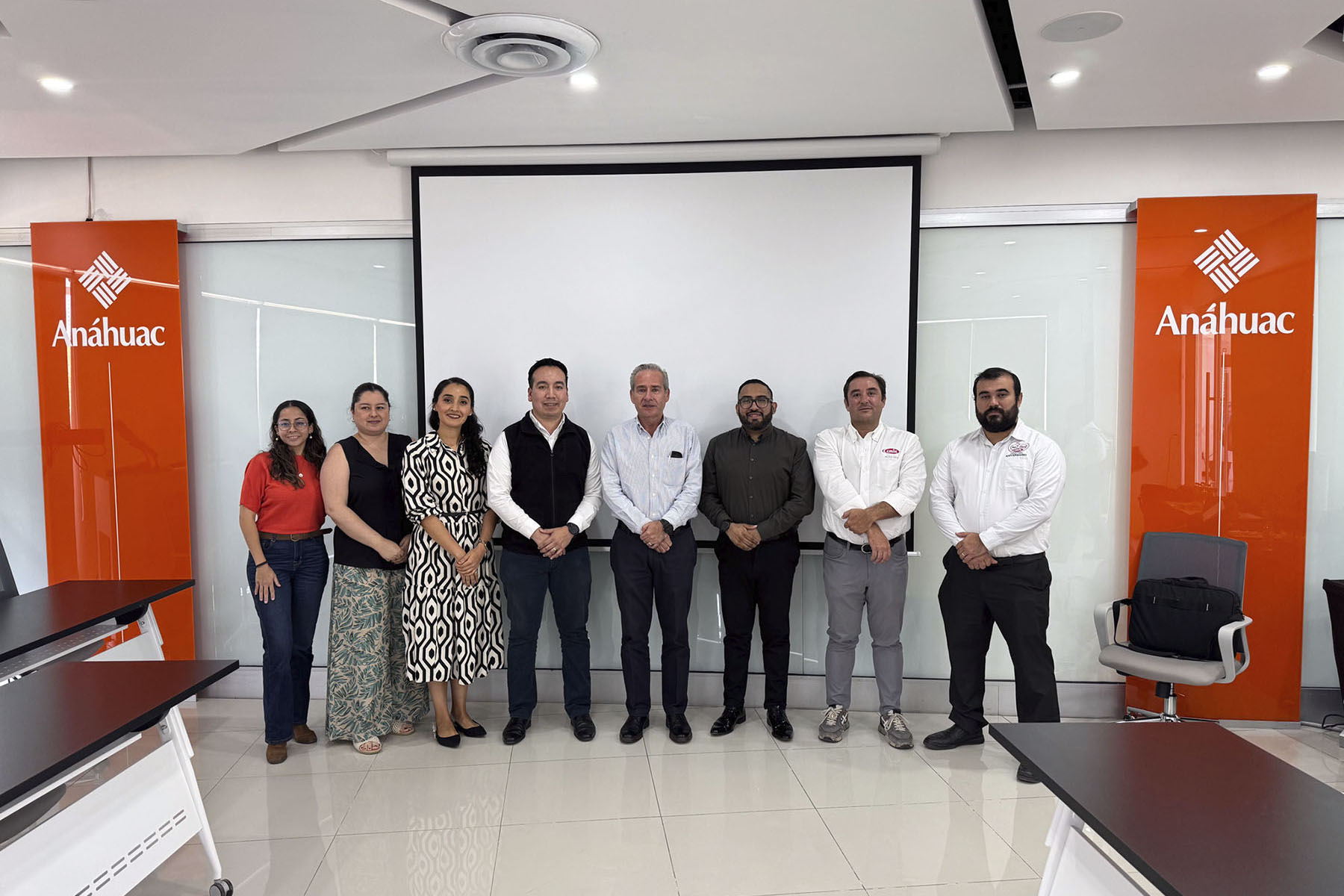 3 / 3 - Visita de la CMIC a la Escuela de Arquitectura Fortalece Vínculos con el Sector Profesional