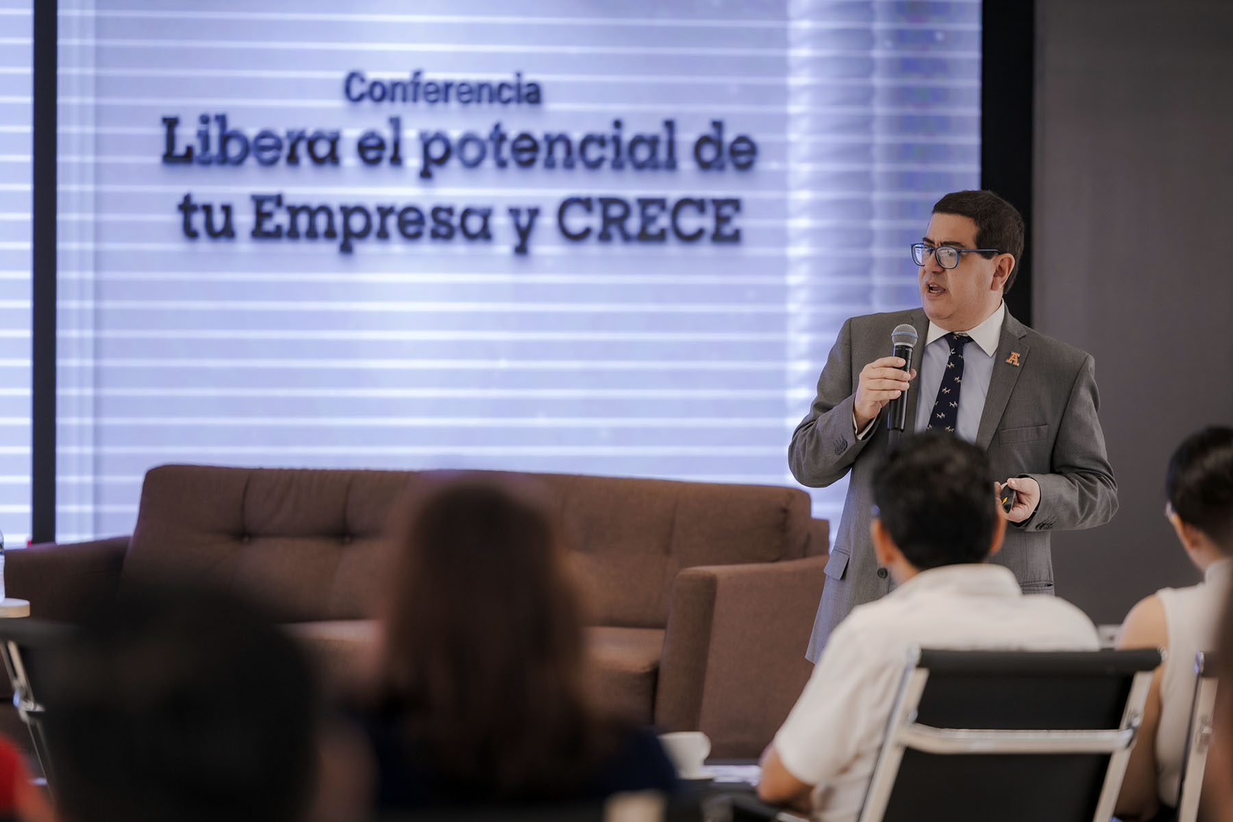 13 / 16 - Conferencia: Libera el Potencial de tu Empresa y CRECE 13 / 16 - Conferencia: Libera el Potencial de tu Empresa y CRECE