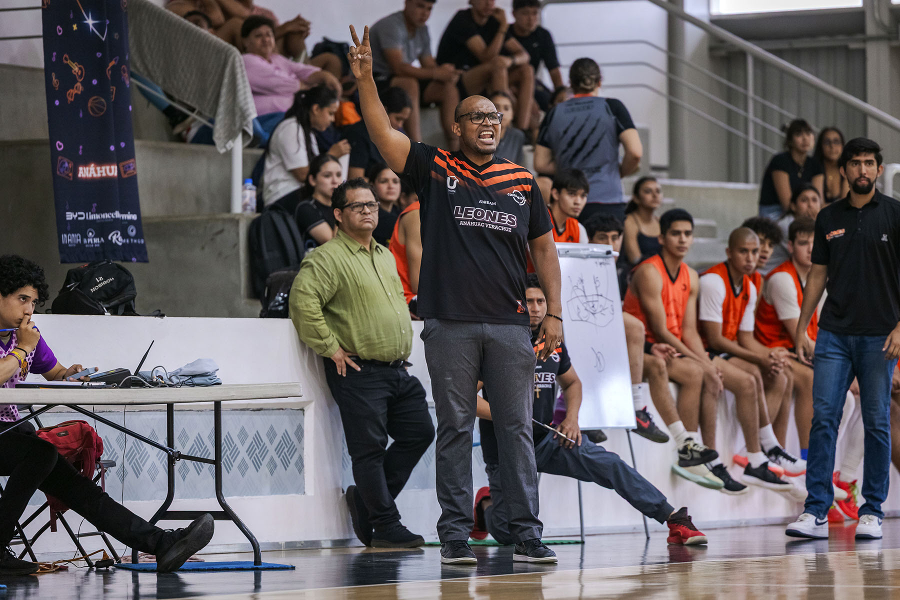 4 / 6 - Leones se Alista para Debutar en la División I de la Liga ABE