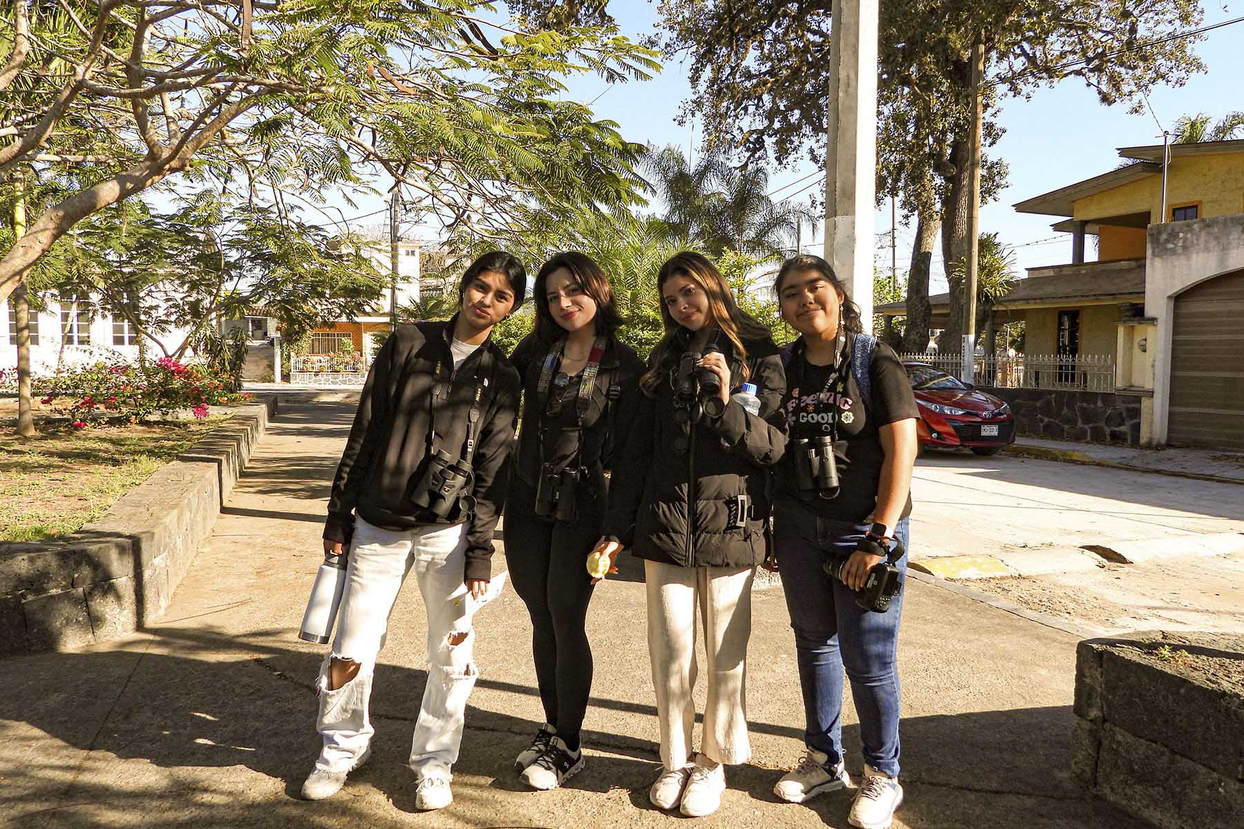 2 / 8 - Explorando Experiencias de Turismo Sustentable 2 / 8 - Explorando Experiencias de Turismo Sustentable