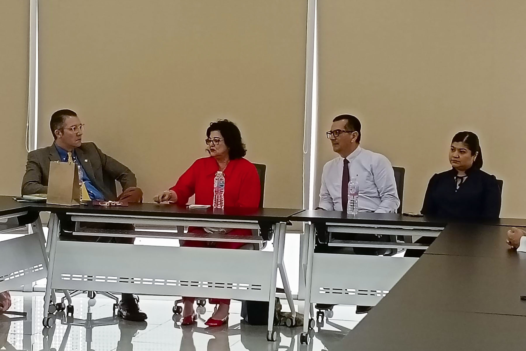 2 / 3 - Coffee Talk: Explorando Nuevos Horizontes en la Medicina 2 / 3 - Coffee Talk: Explorando Nuevos Horizontes en la Medicina