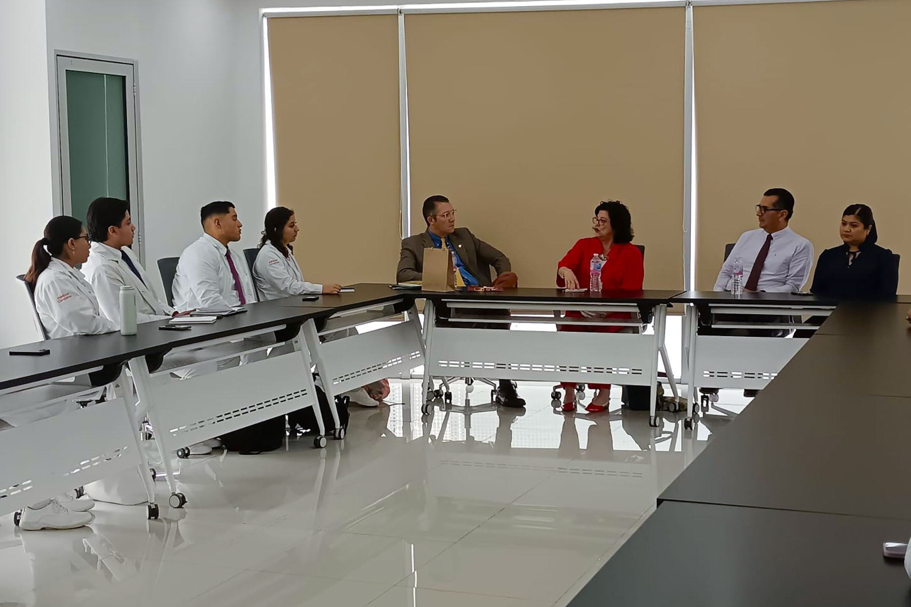 3 / 3 - Coffee Talk: Explorando Nuevos Horizontes en la Medicina 3 / 3 - Coffee Talk: Explorando Nuevos Horizontes en la Medicina