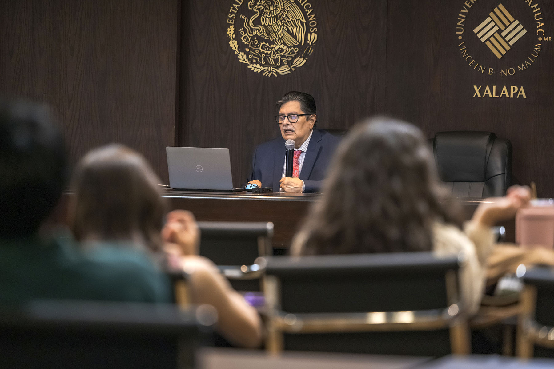 1 / 10 - Conferencia: La Inteligencia Artificial Generativa en la Enseñanza y la Práctica 1 / 10 - Conferencia: La Inteligencia Artificial Generativa en la Enseñanza y la Práctica