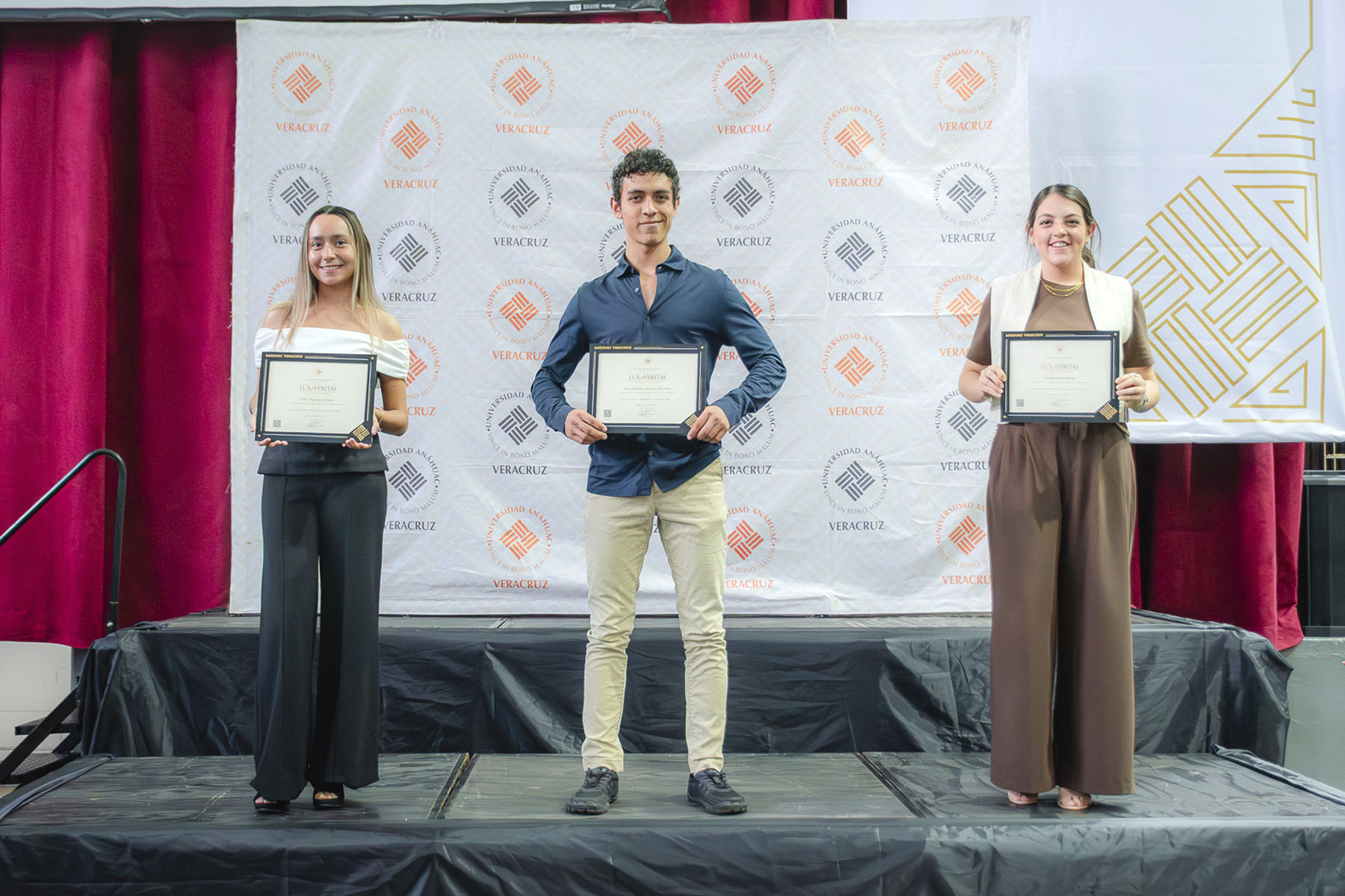 11 / 88 - Premios Lux et Veritas: Galería 11 / 88 - Premios Lux et Veritas: Galería