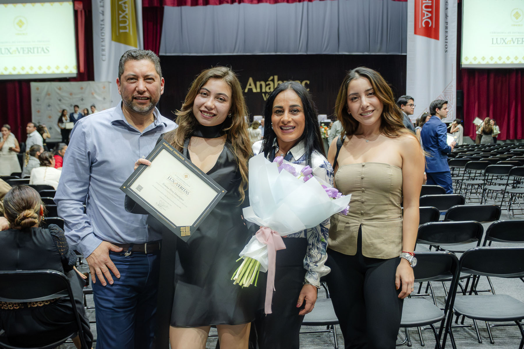 49 / 88 - Premios Lux et Veritas: Galería 49 / 88 - Premios Lux et Veritas: Galería