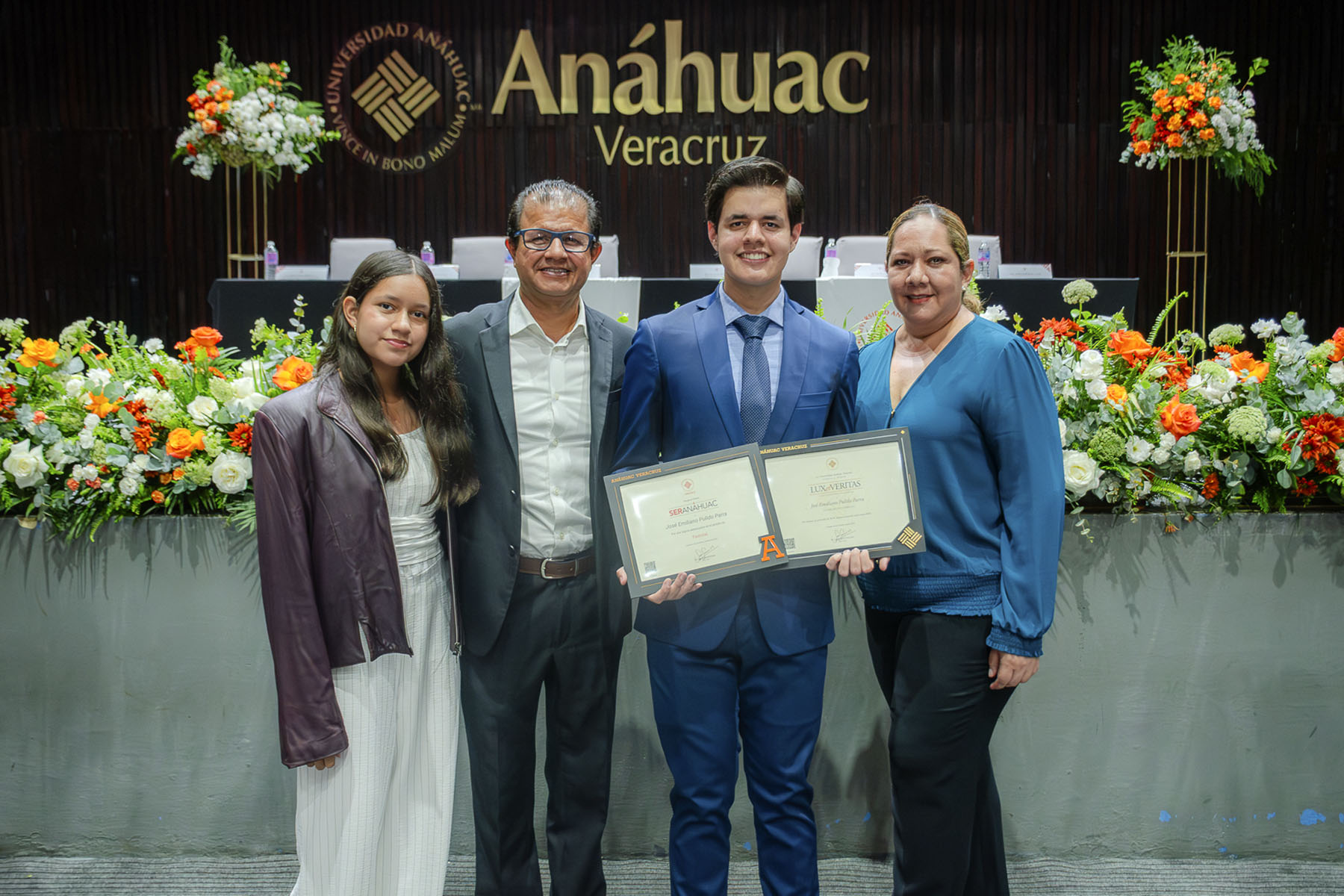 65 / 88 - Premios Lux et Veritas: Galería 65 / 88 - Premios Lux et Veritas: Galería