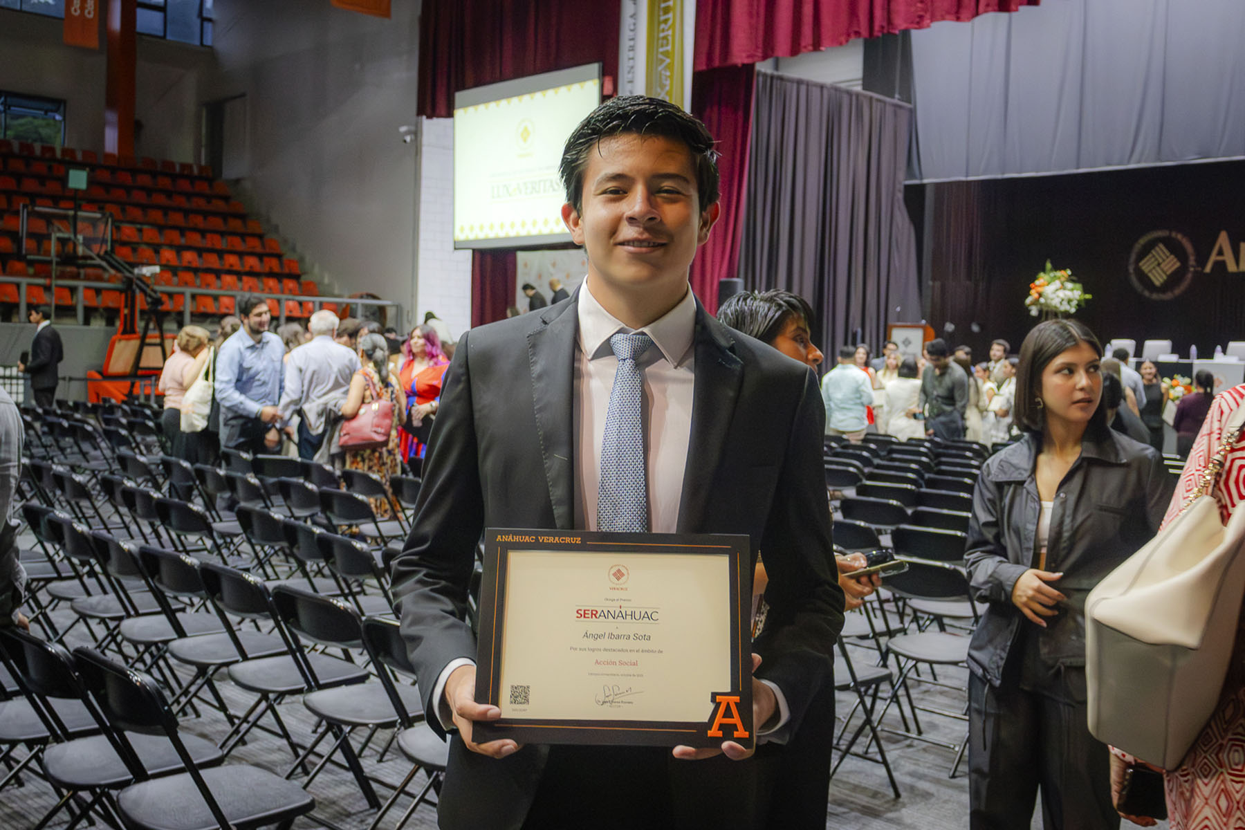 32 / 88 - Premios Lux et Veritas: Galería 32 / 88 - Premios Lux et Veritas: Galería