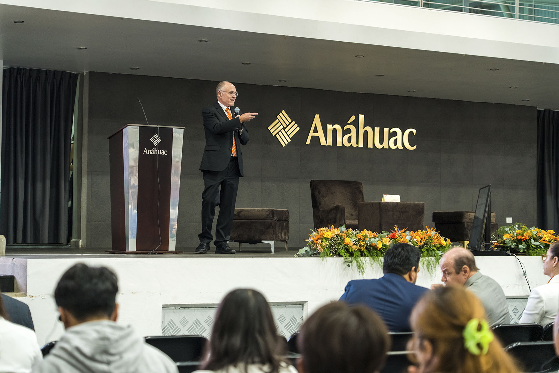 49 / 135 - Día Dos 49 / 135 - Día Dos