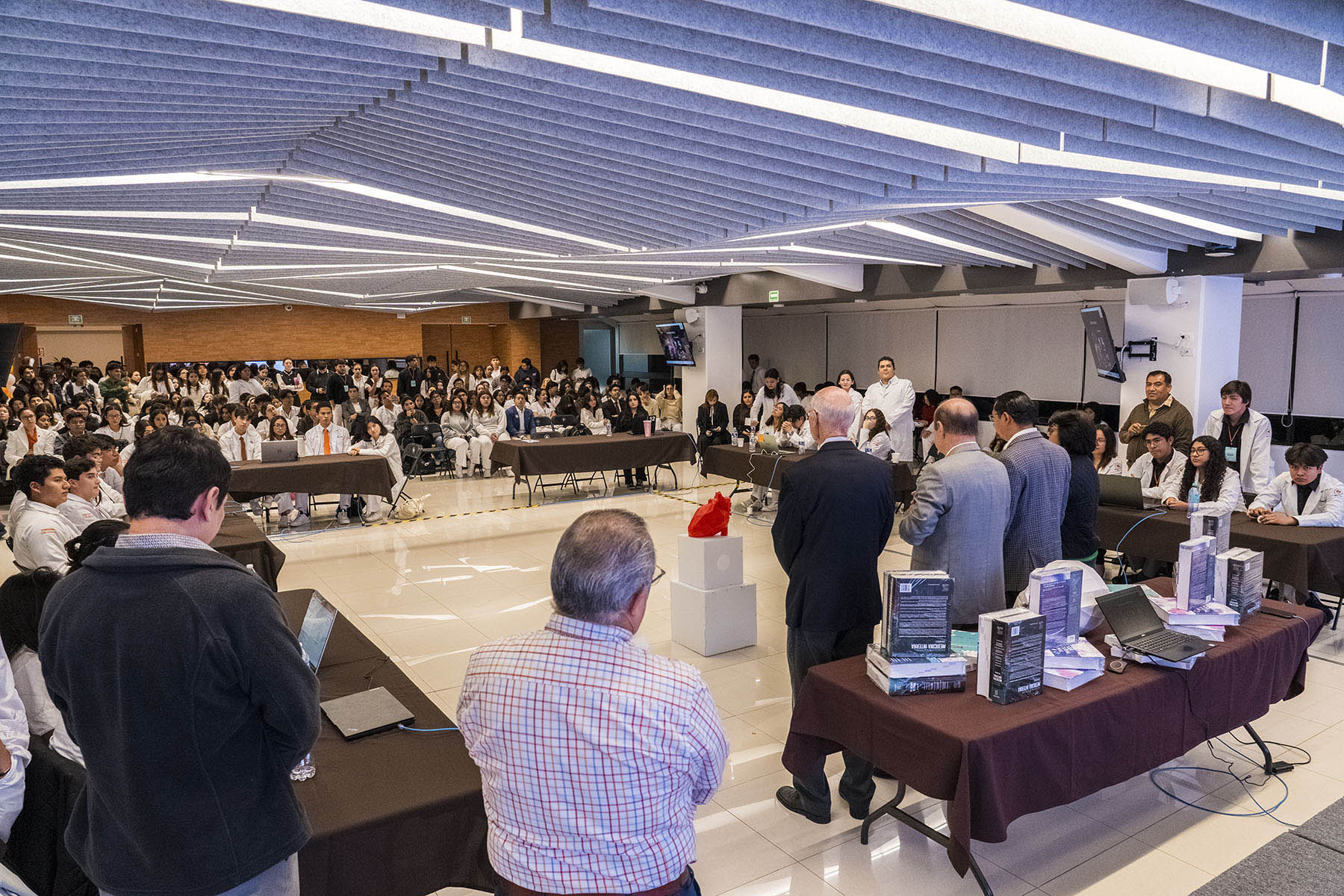 77 / 135 - Día Dos 77 / 135 - Día Dos