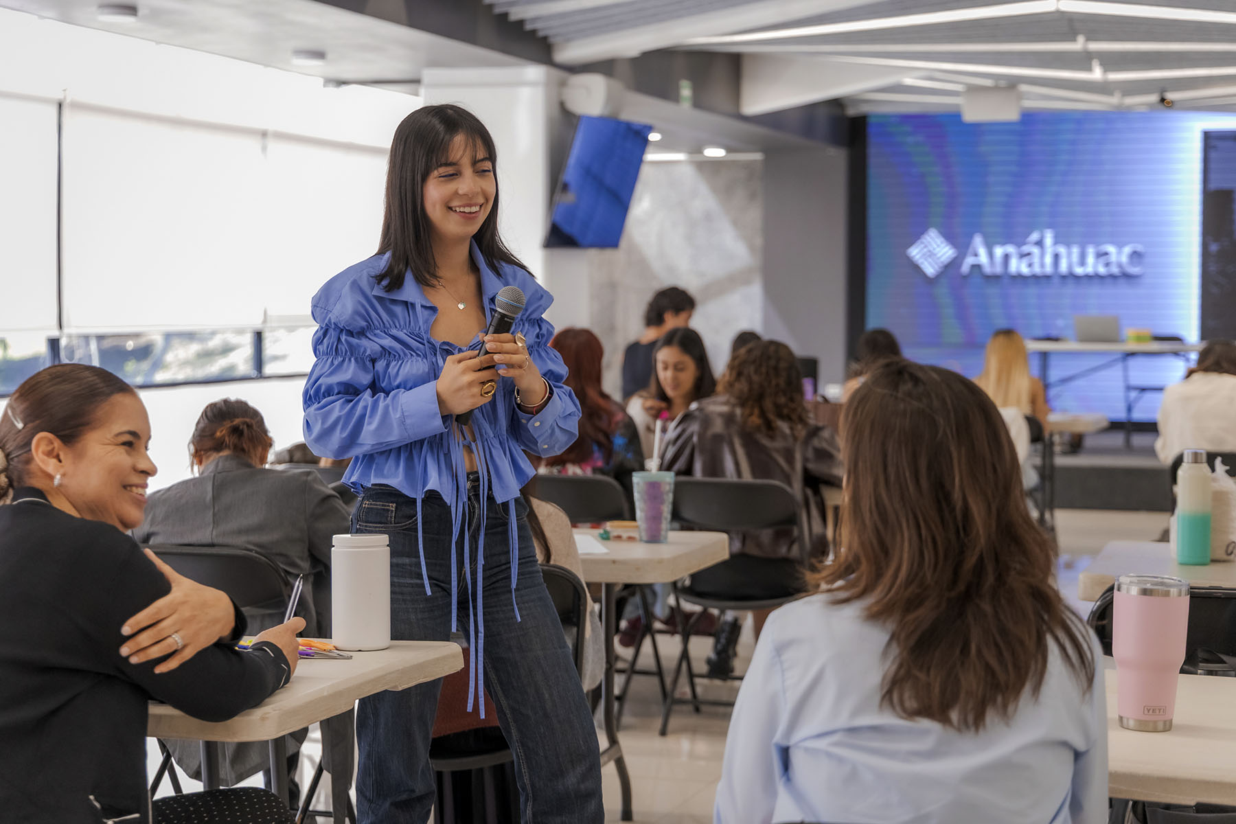 6 / 20 - Día del Diseñador de Moda 6 / 20 - Día del Diseñador de Moda