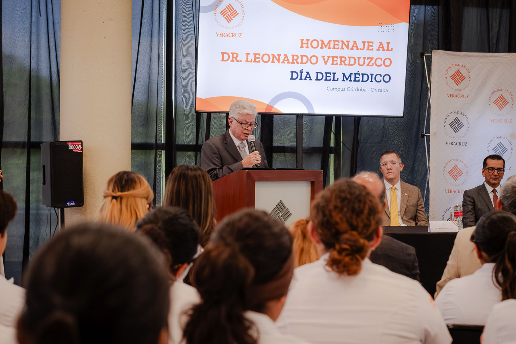 20 / 40 - Homenaje al Dr. Leonardo Verduzco Rodríguez en el Marco del Día del Médico 20 / 40 - Homenaje al Dr. Leonardo Verduzco Rodríguez en el Marco del Día del Médico