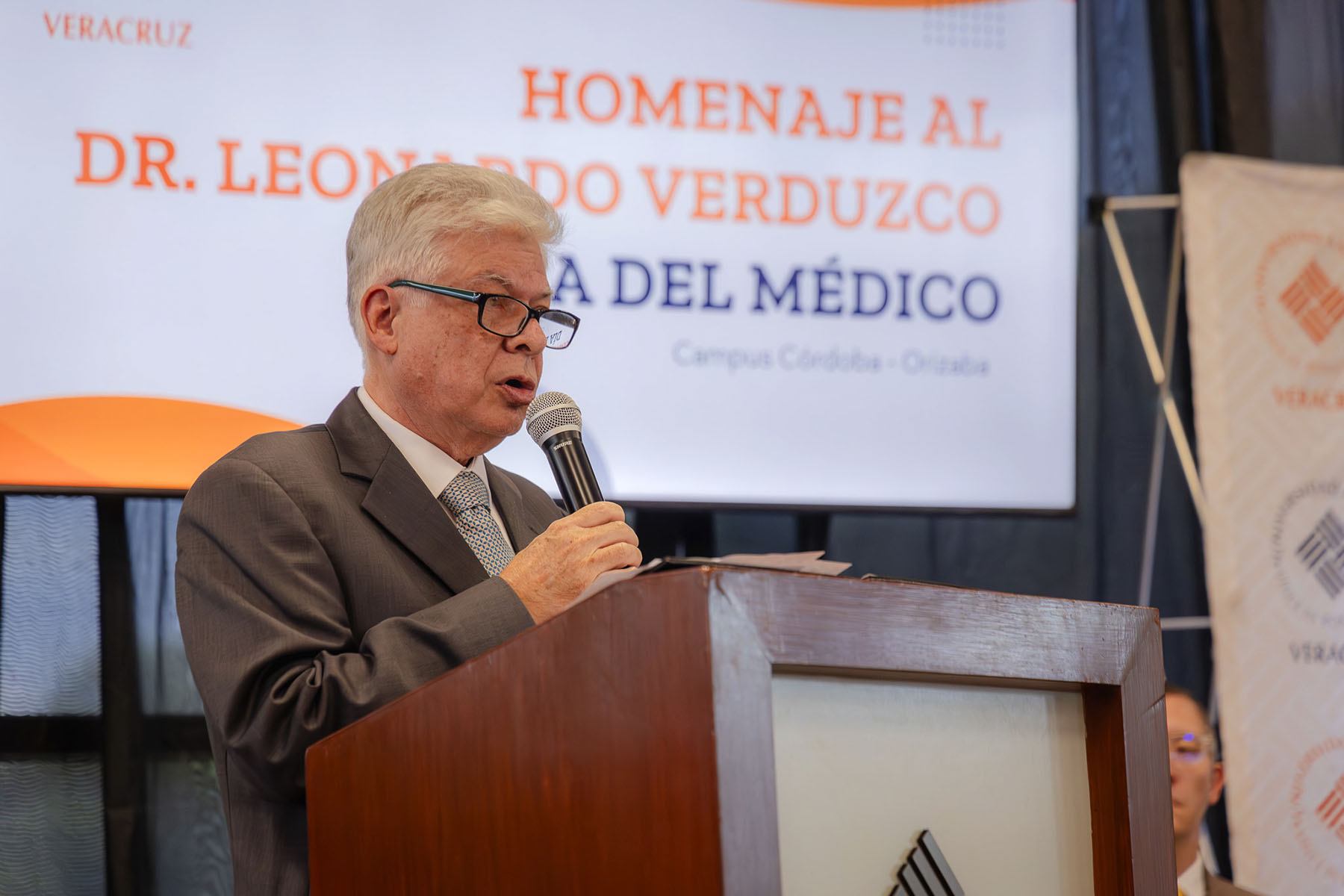 24 / 40 - Homenaje al Dr. Leonardo Verduzco Rodríguez en el Marco del Día del Médico 24 / 40 - Homenaje al Dr. Leonardo Verduzco Rodríguez en el Marco del Día del Médico