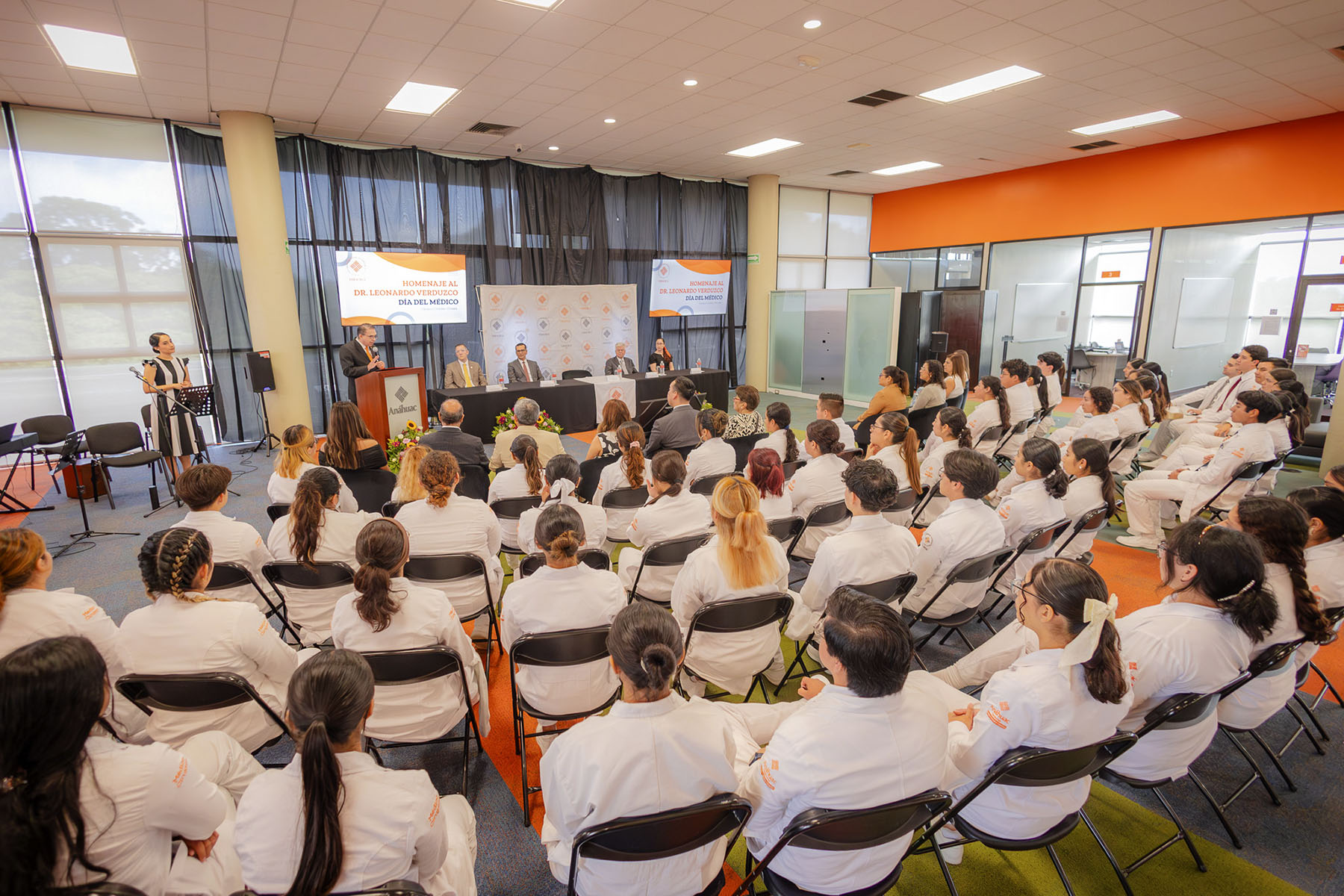 8 / 40 - Homenaje al Dr. Leonardo Verduzco Rodríguez en el Marco del Día del Médico 8 / 40 - Homenaje al Dr. Leonardo Verduzco Rodríguez en el Marco del Día del Médico