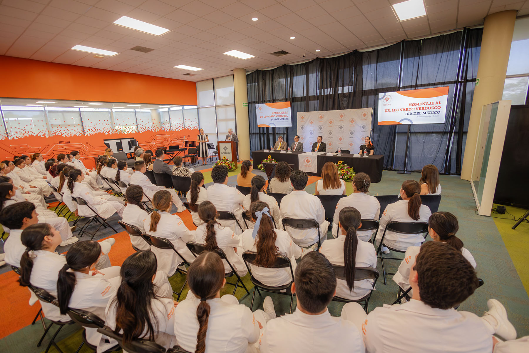 23 / 40 - Homenaje al Dr. Leonardo Verduzco Rodríguez en el Marco del Día del Médico 23 / 40 - Homenaje al Dr. Leonardo Verduzco Rodríguez en el Marco del Día del Médico