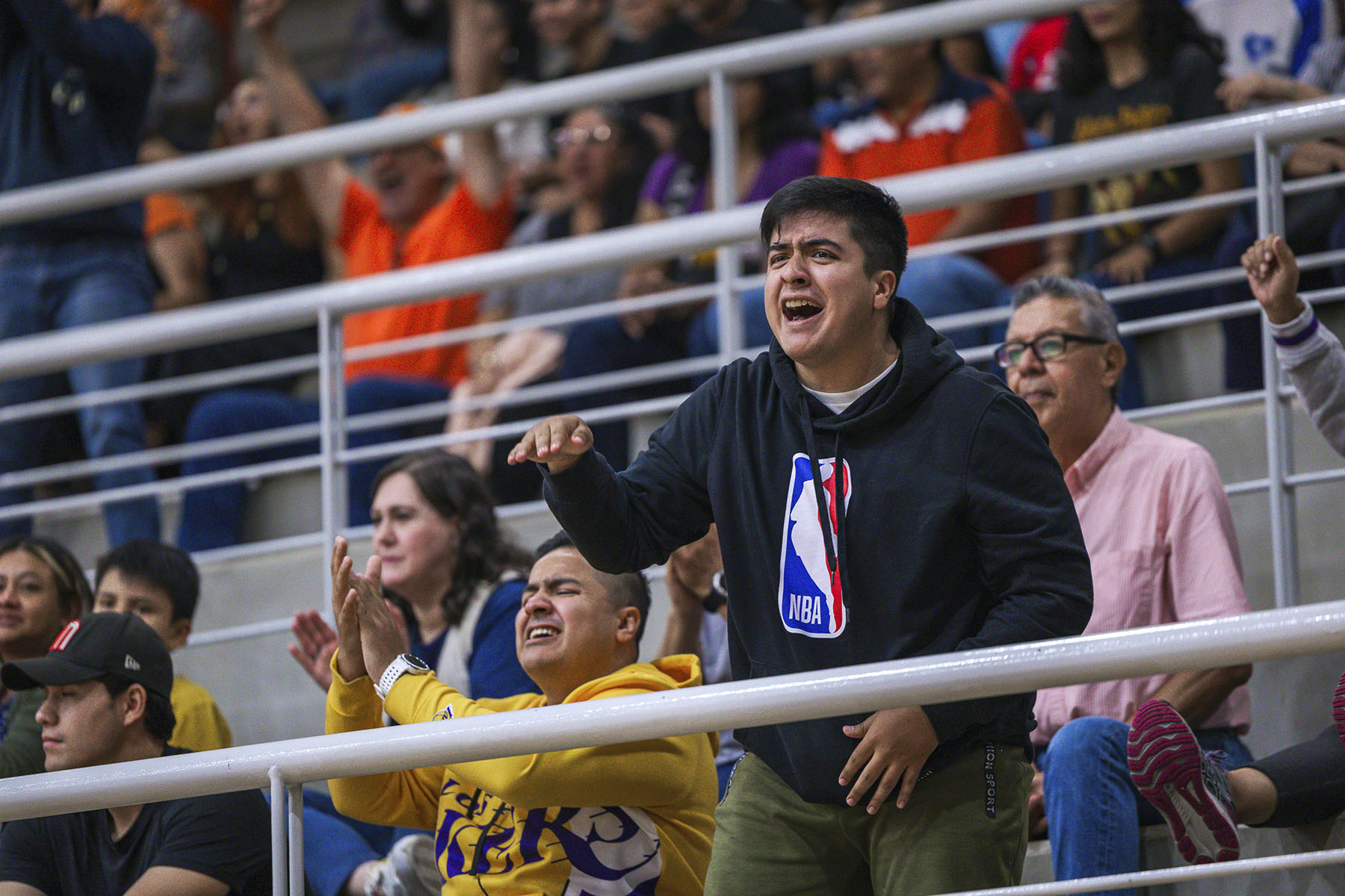 4 / 8 - Leones Tuvo un Debut que Ilusiona 4 / 8 - Leones Tuvo un Debut que Ilusiona