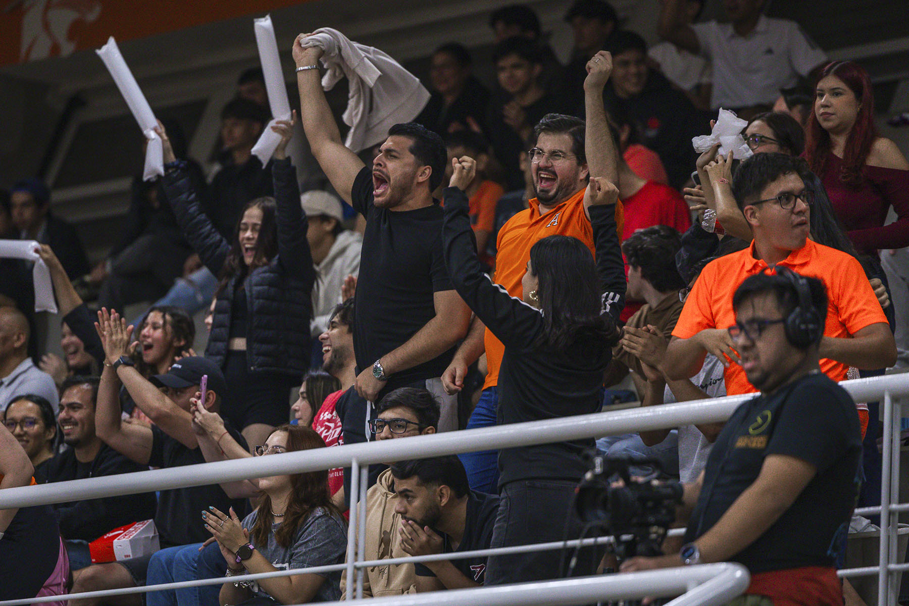 7 / 8 - Leones Tuvo un Debut que Ilusiona 7 / 8 - Leones Tuvo un Debut que Ilusiona