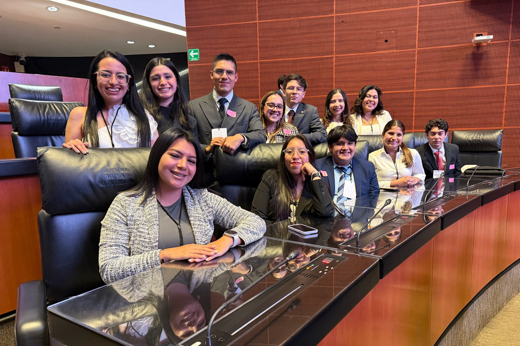 7 / 10 - Primer Parlamento Universitario de la Red Anáhuac en el Senado de la República 7 / 10 - Primer Parlamento Universitario de la Red Anáhuac en el Senado de la República