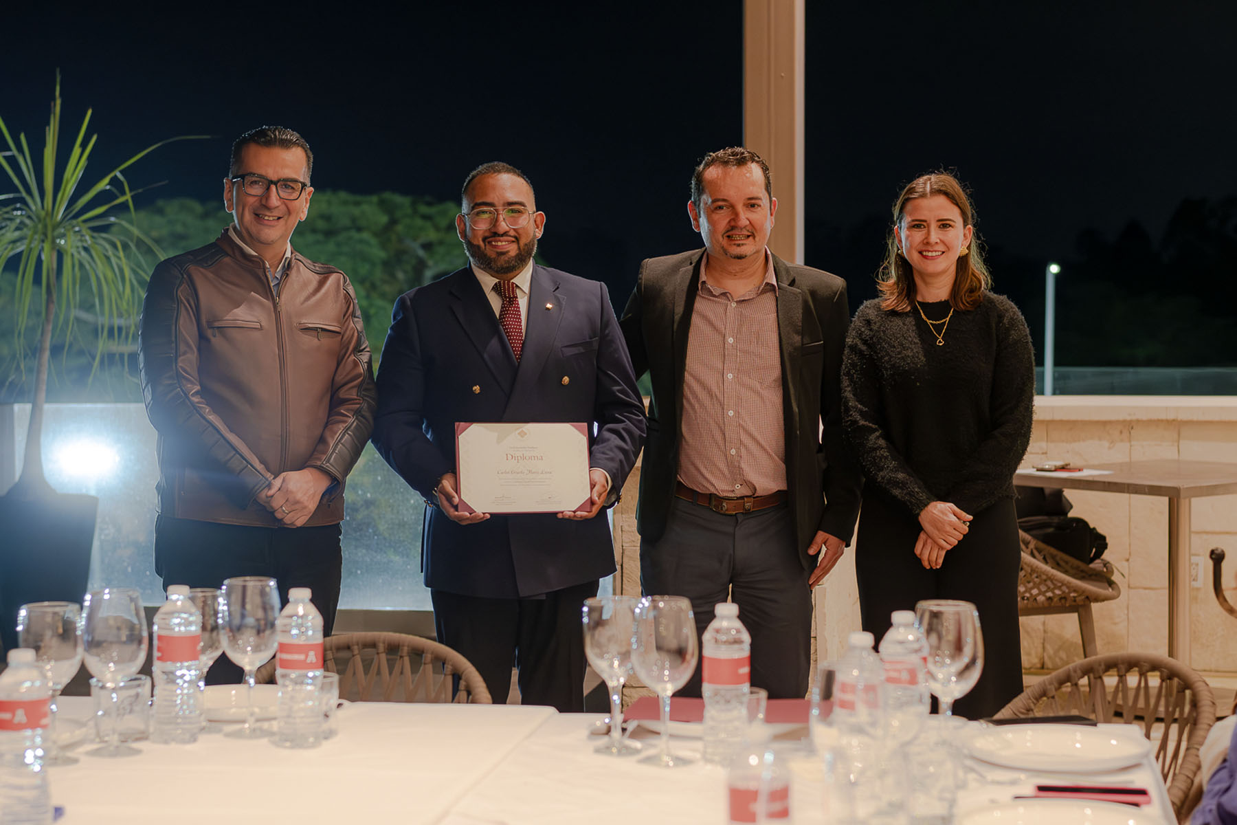 8 / 32 - Clausura del Curso en Cultura y Cata de Vinos Franceses 8 / 32 - Clausura del Curso en Cultura y Cata de Vinos Franceses