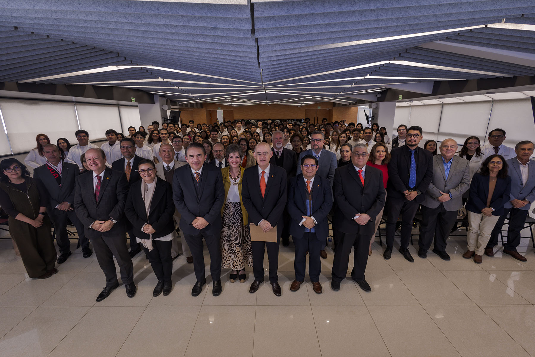 23 / 25 - La Escuela de Medicina Celebra 10 Años de Excelencia, Vocación y Liderazgo de Acción 23 / 25 - La Escuela de Medicina Celebra 10 Años de Excelencia, Vocación y Liderazgo de Acción