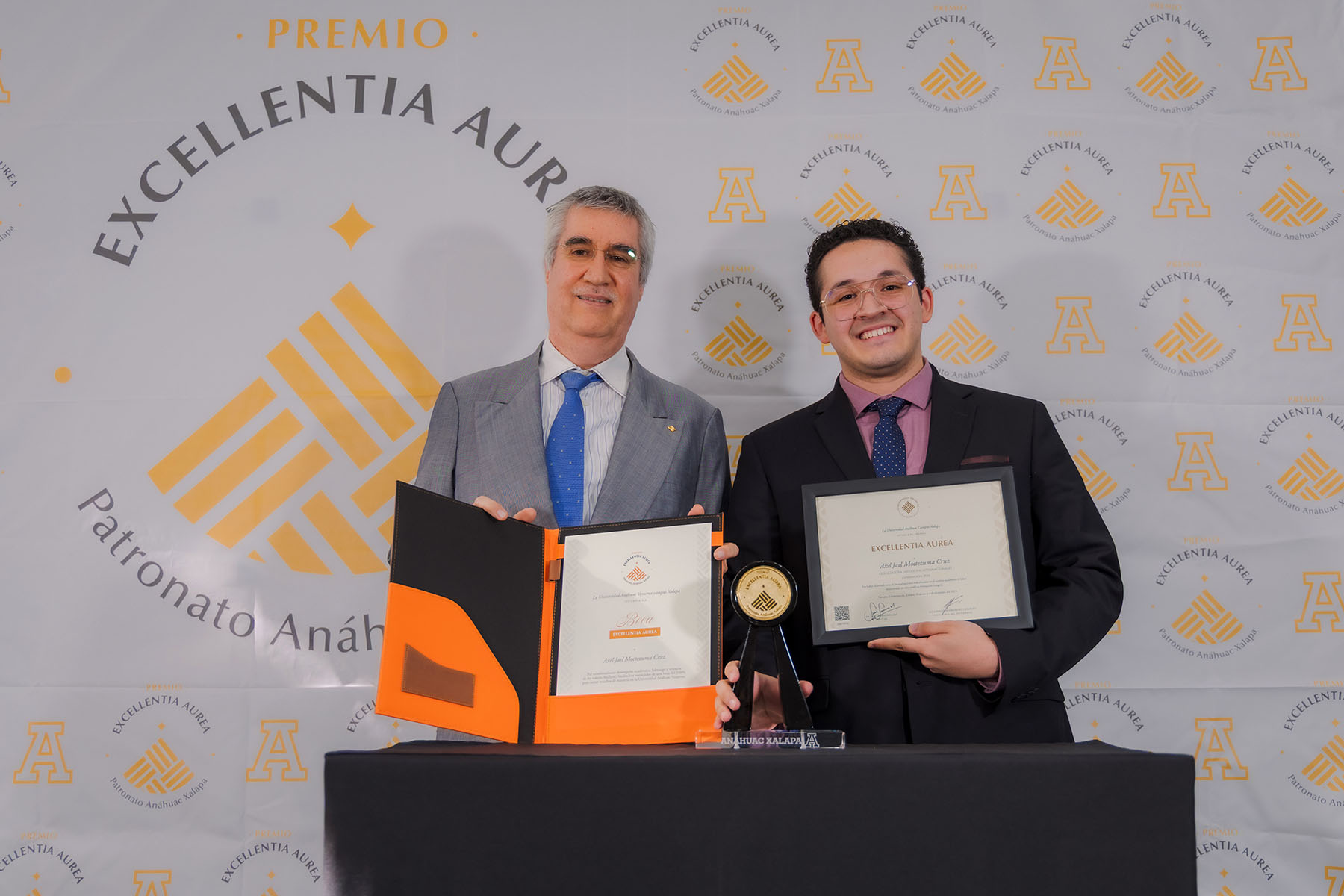 41 / 53 - La Excelencia que Trasciende: Entrega del Premio Excellentia Aurea en el Campus Xalapa 41 / 53 - La Excelencia que Trasciende: Entrega del Premio Excellentia Aurea en el Campus Xalapa