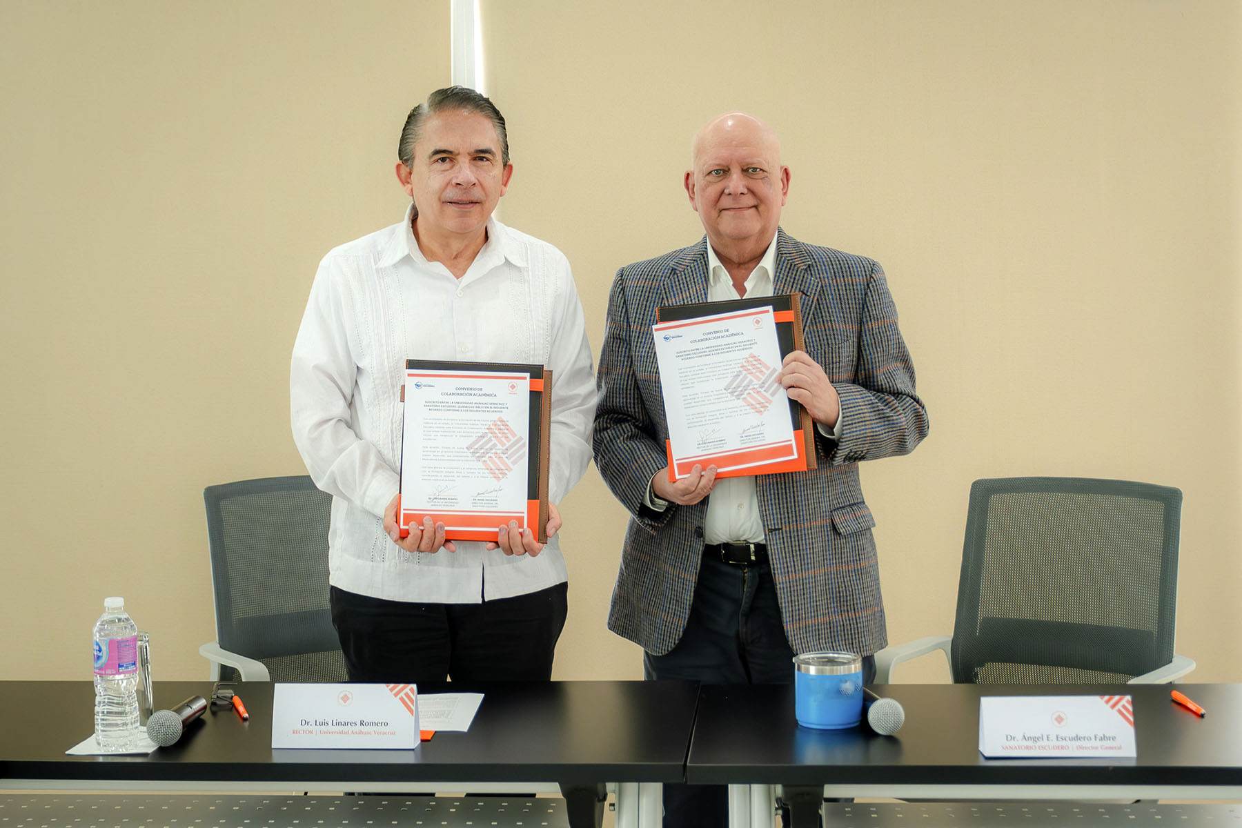 8 / 9 - Firma de Convenio con el Sanatorio Escudero 8 / 9 - Firma de Convenio con el Sanatorio Escudero