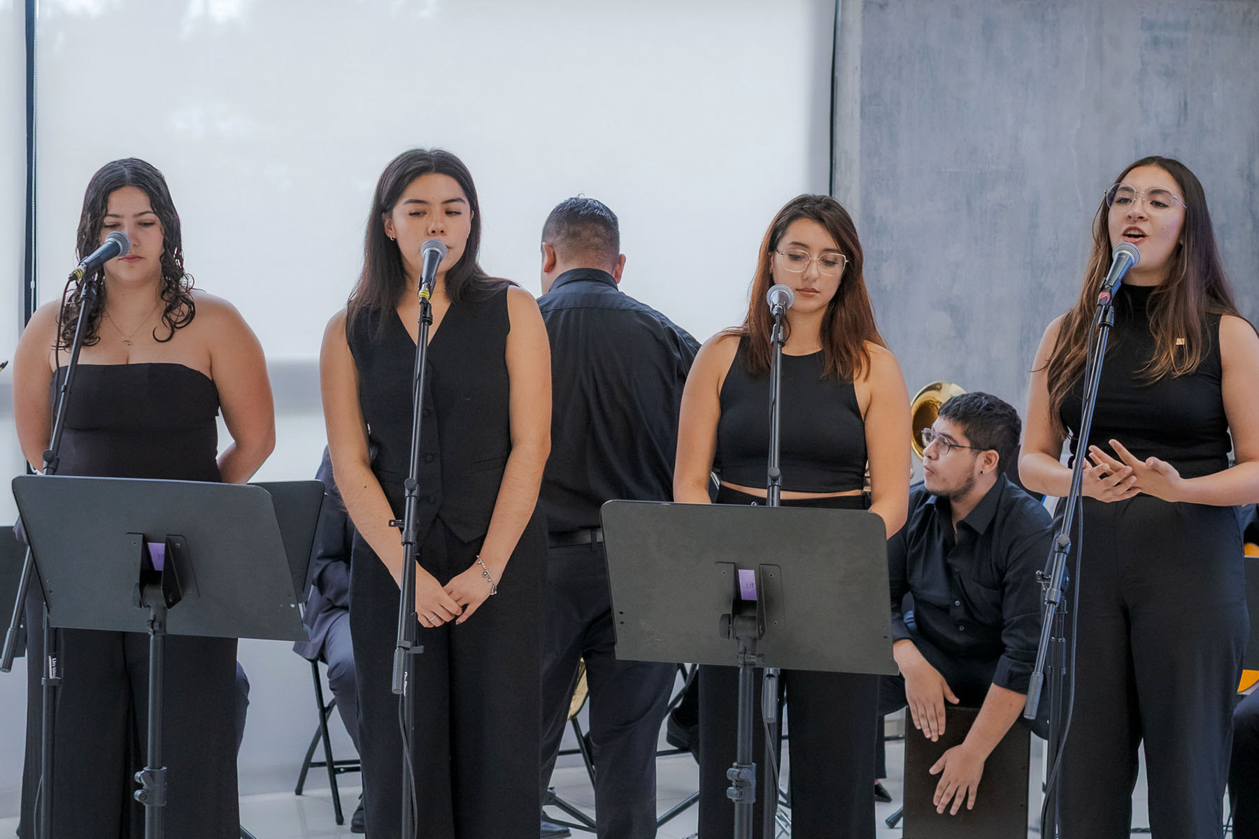 6 / 22 - Homenaje al Dr. Luis Manuel Flores Frías en el Marco del Día del Médico 6 / 22 - Homenaje al Dr. Luis Manuel Flores Frías en el Marco del Día del Médico