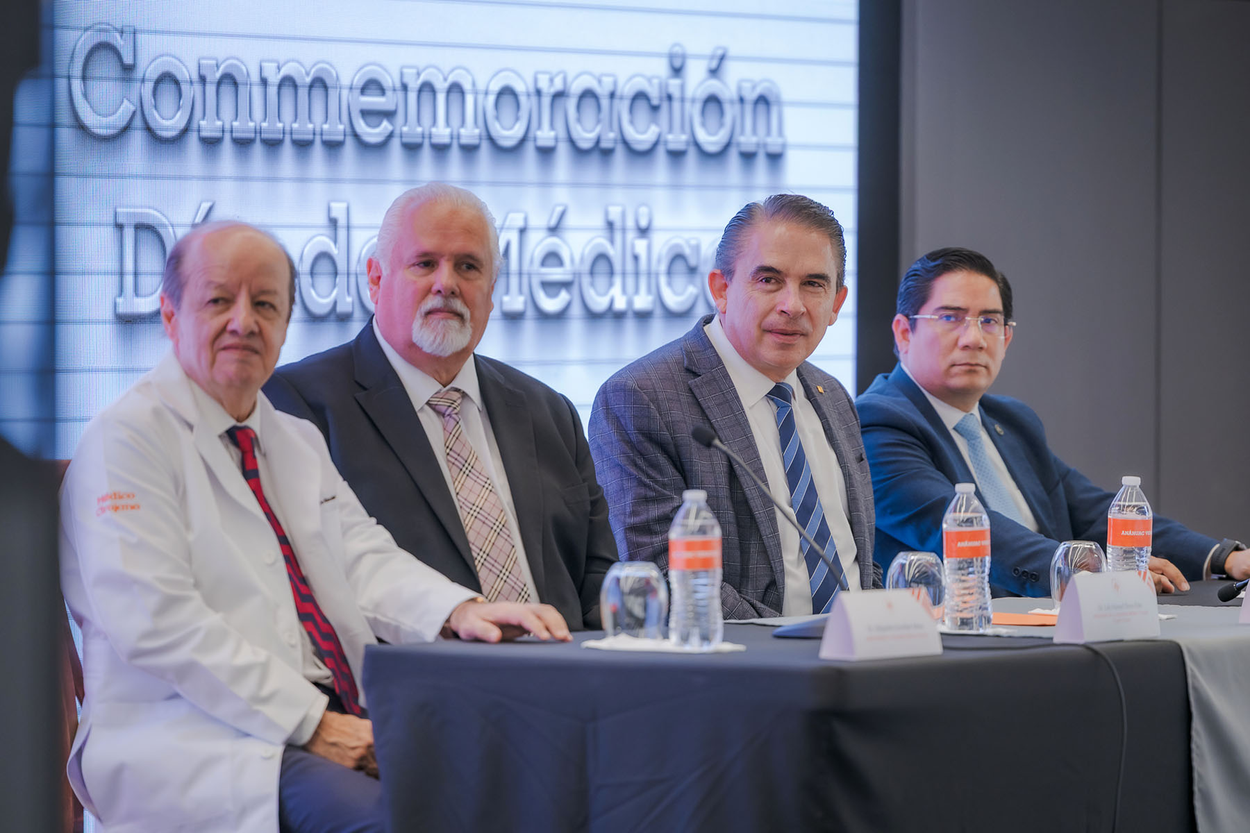 7 / 22 - Homenaje al Dr. Luis Manuel Flores Frías en el Marco del Día del Médico 7 / 22 - Homenaje al Dr. Luis Manuel Flores Frías en el Marco del Día del Médico