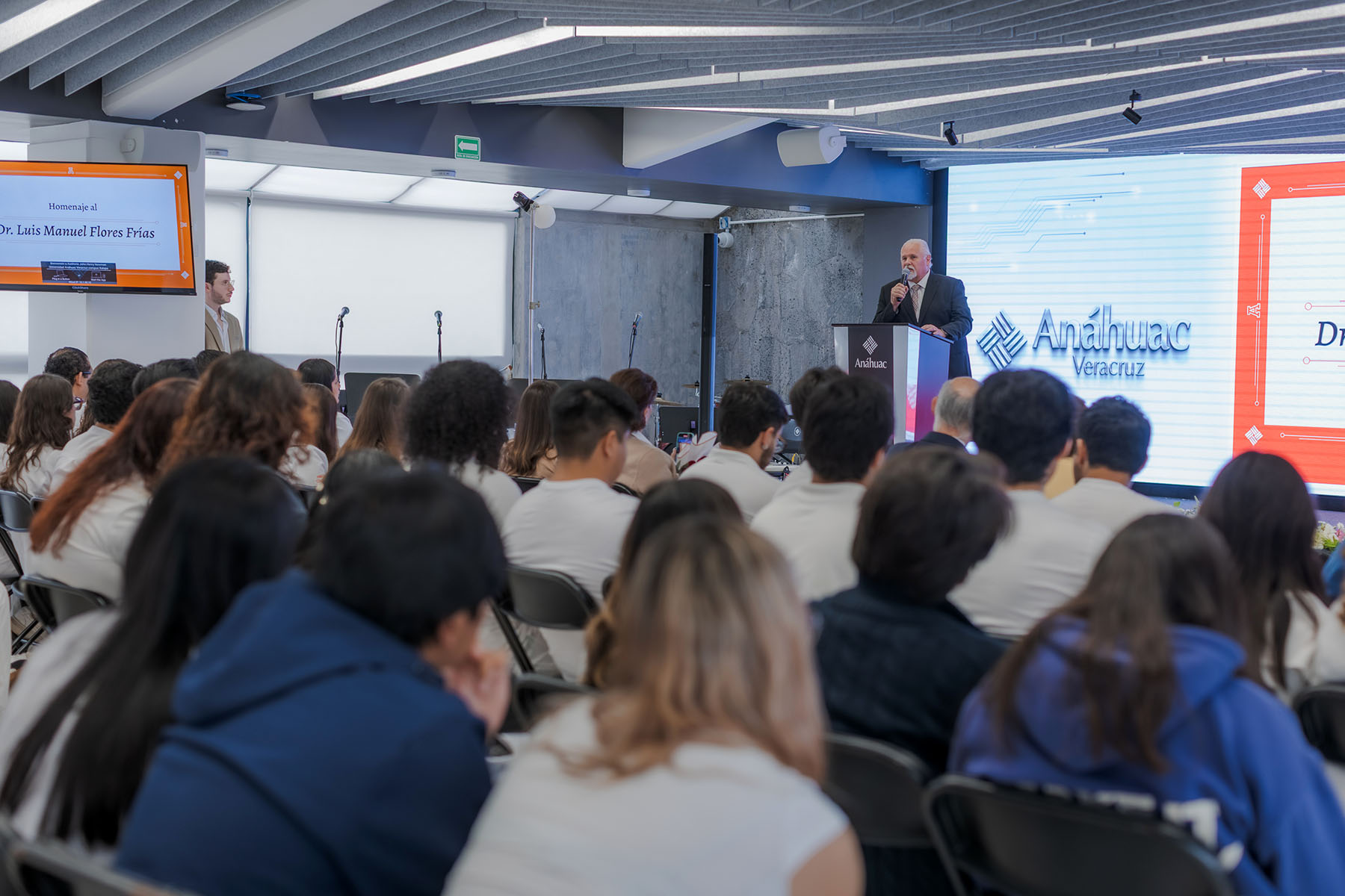 16 / 22 - Homenaje al Dr. Luis Manuel Flores Frías en el Marco del Día del Médico 16 / 22 - Homenaje al Dr. Luis Manuel Flores Frías en el Marco del Día del Médico