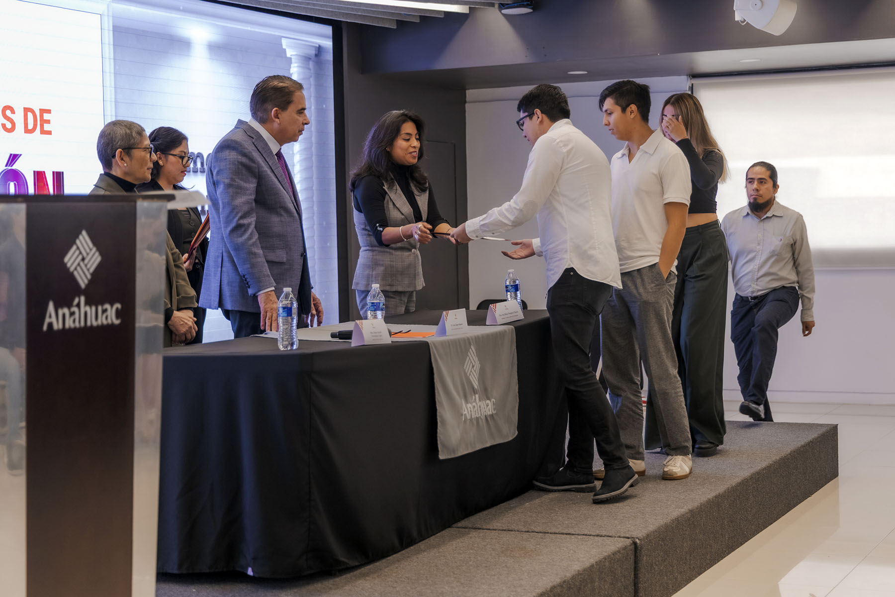 16 / 58 - 3.er Concurso de Carteles de Investigación 16 / 58 - 3.er Concurso de Carteles de Investigación