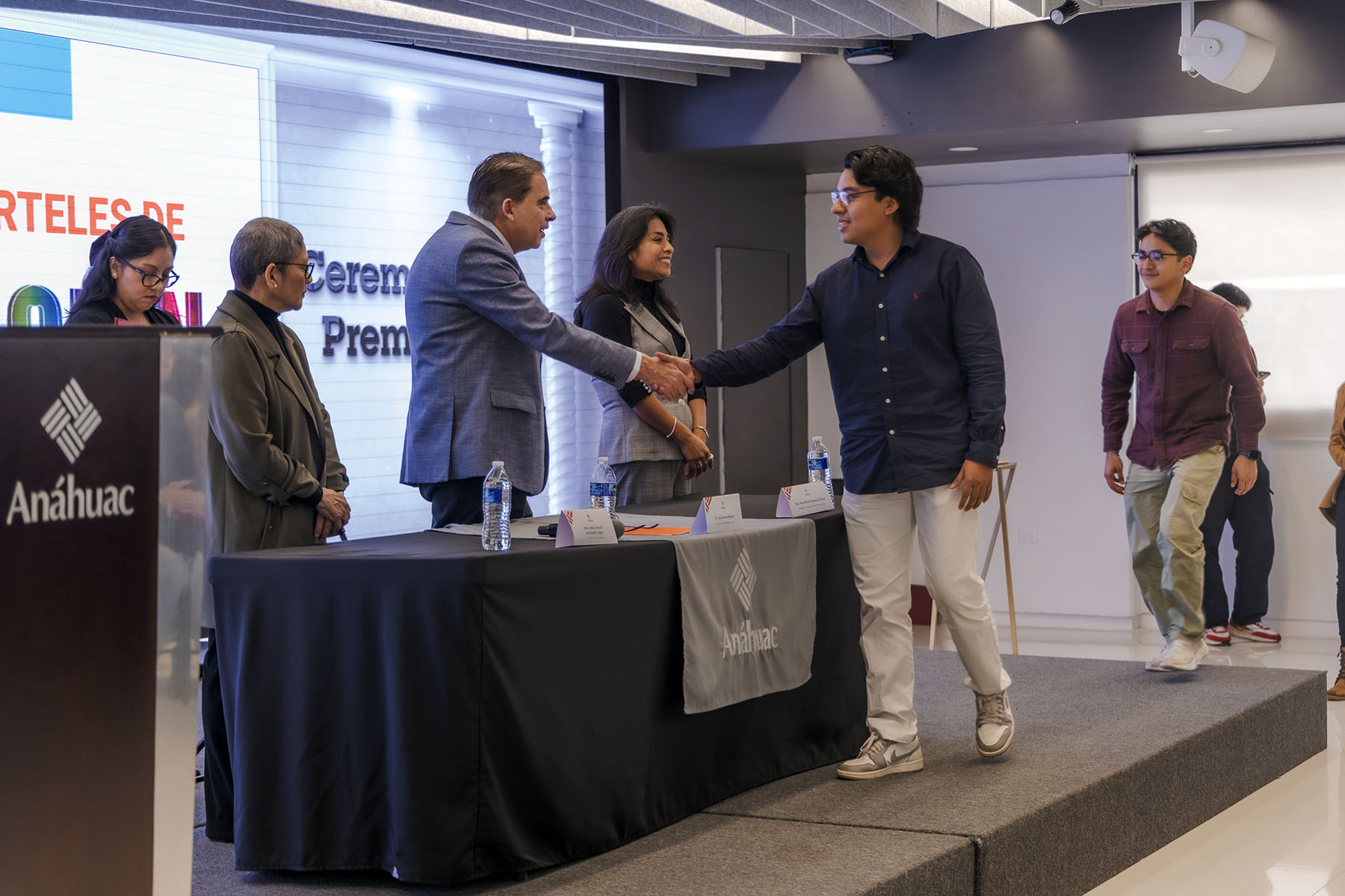 20 / 58 - 3.er Concurso de Carteles de Investigación 20 / 58 - 3.er Concurso de Carteles de Investigación