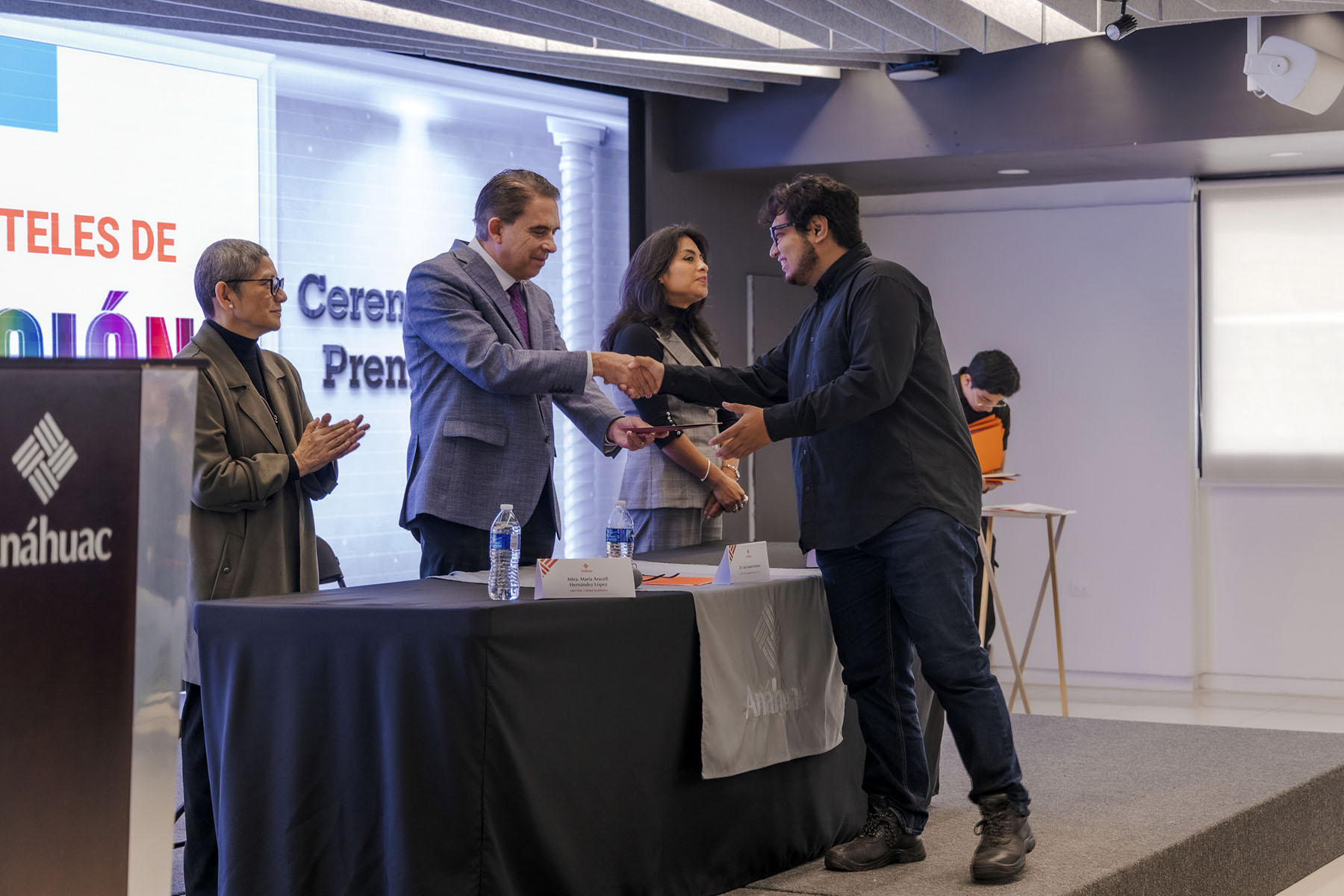 31 / 58 - 3.er Concurso de Carteles de Investigación 31 / 58 - 3.er Concurso de Carteles de Investigación