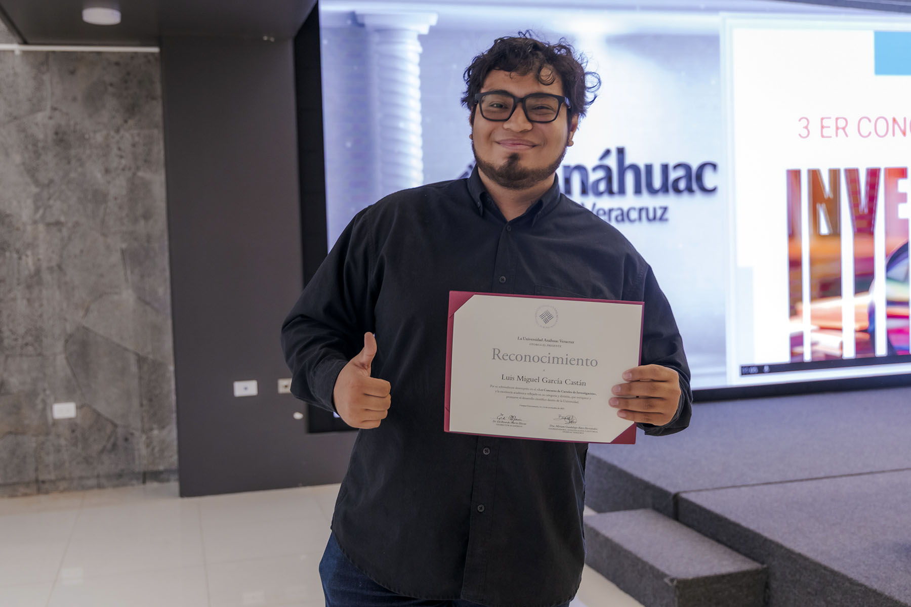 32 / 58 - 3.er Concurso de Carteles de Investigación 32 / 58 - 3.er Concurso de Carteles de Investigación