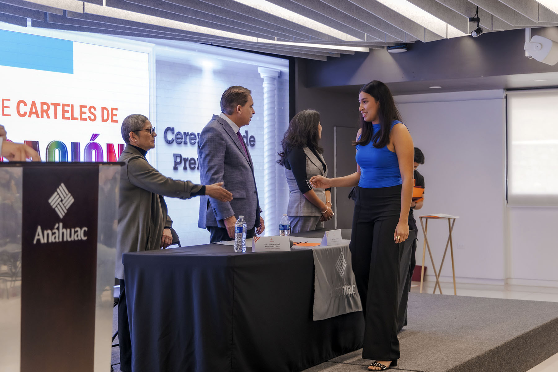 34 / 58 - 3.er Concurso de Carteles de Investigación 34 / 58 - 3.er Concurso de Carteles de Investigación