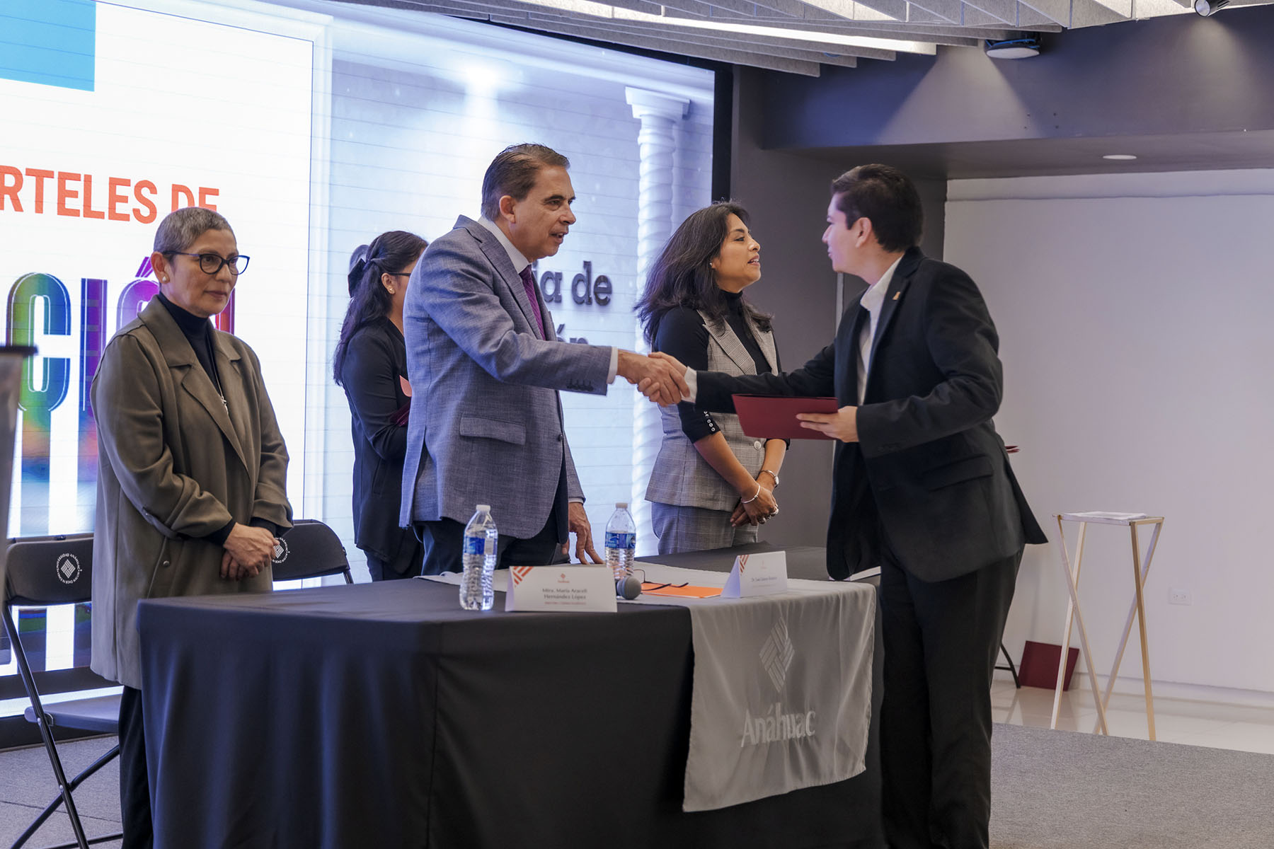 51 / 58 - 3.er Concurso de Carteles de Investigación 51 / 58 - 3.er Concurso de Carteles de Investigación