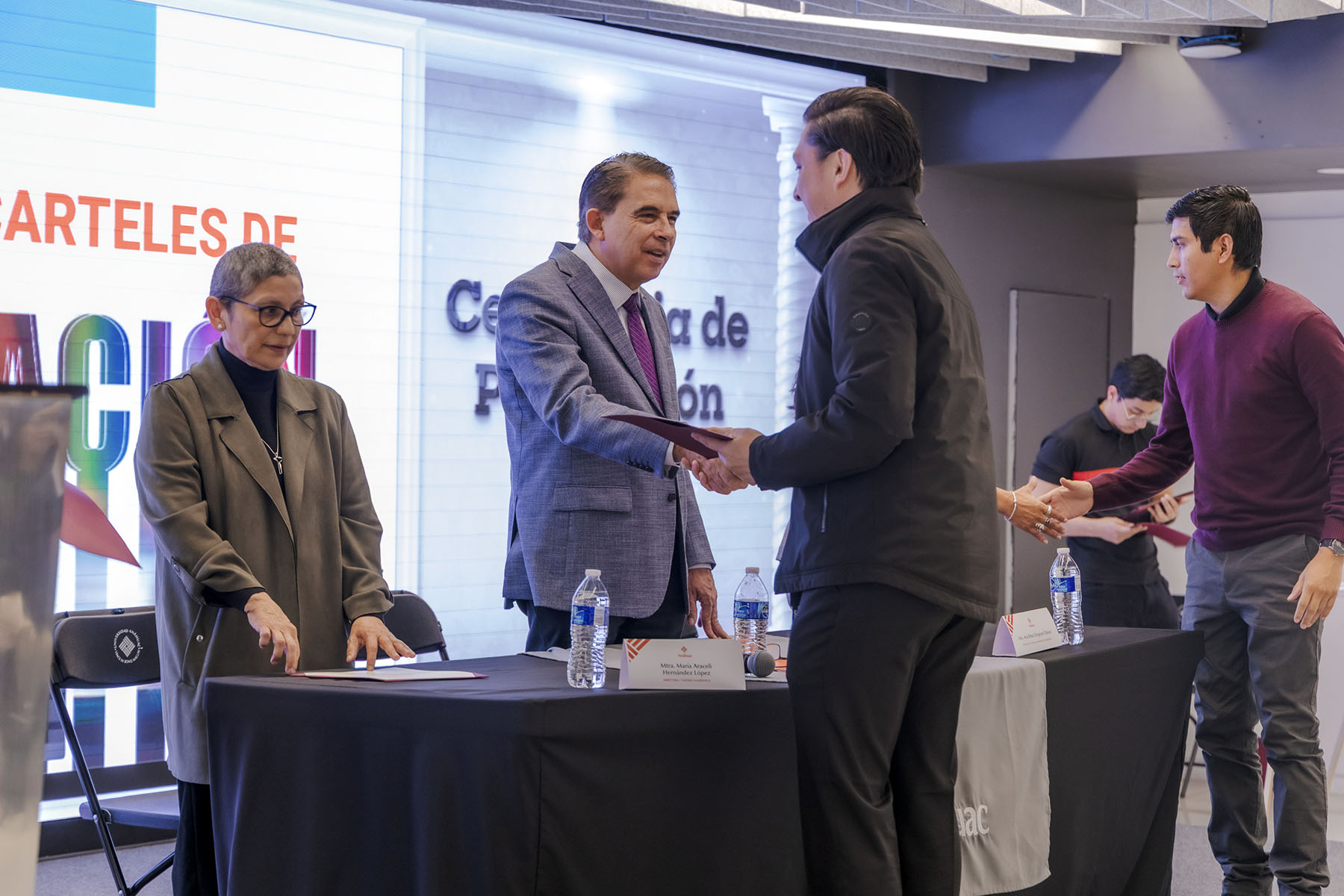 52 / 58 - 3.er Concurso de Carteles de Investigación 52 / 58 - 3.er Concurso de Carteles de Investigación