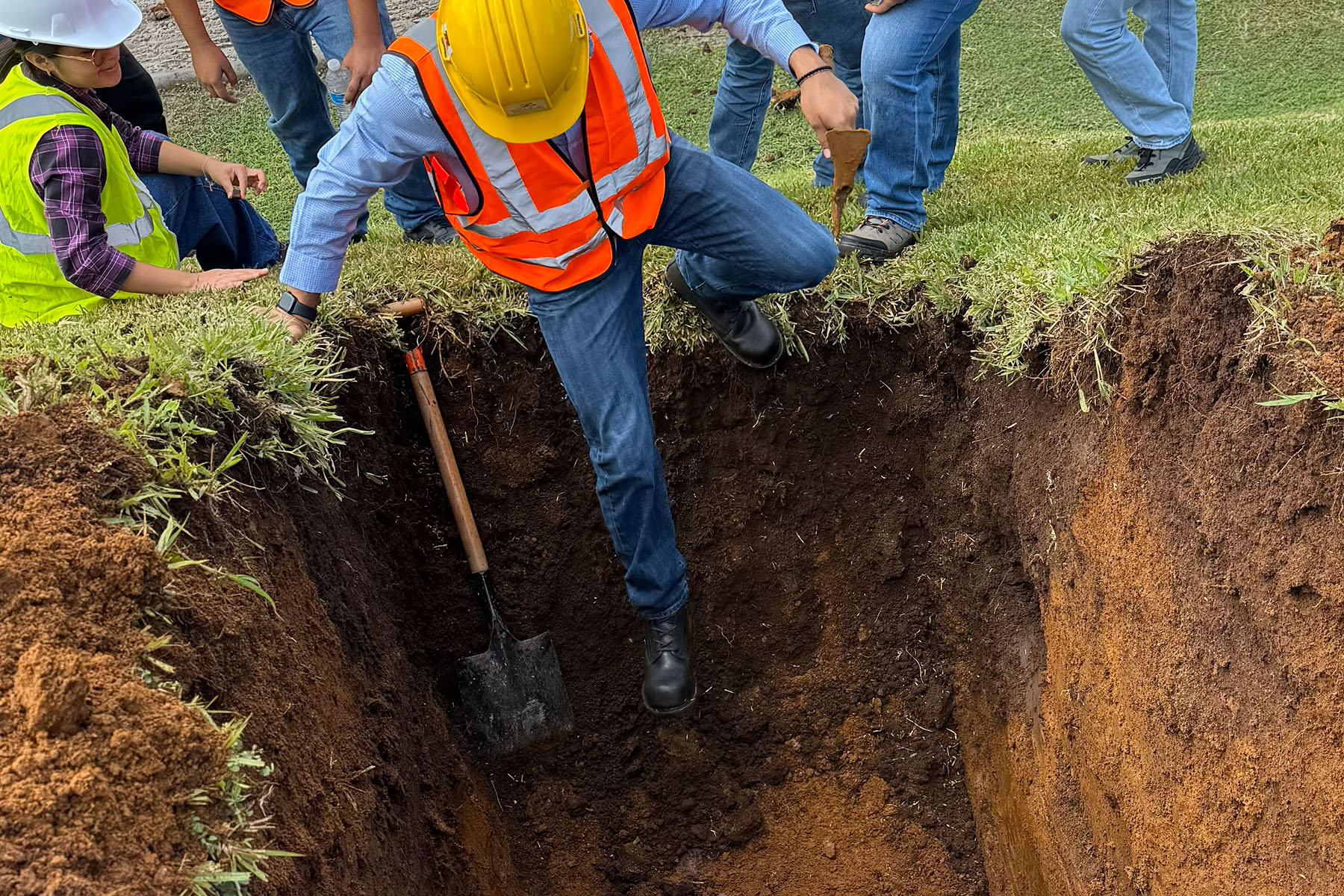 4 / 10 - Formación Técnica Desde el Terreno: Práctica de Mecánica de Suelos para Arquitectura 4 / 10 - Formación Técnica Desde el Terreno: Práctica de Mecánica de Suelos para Arquitectura