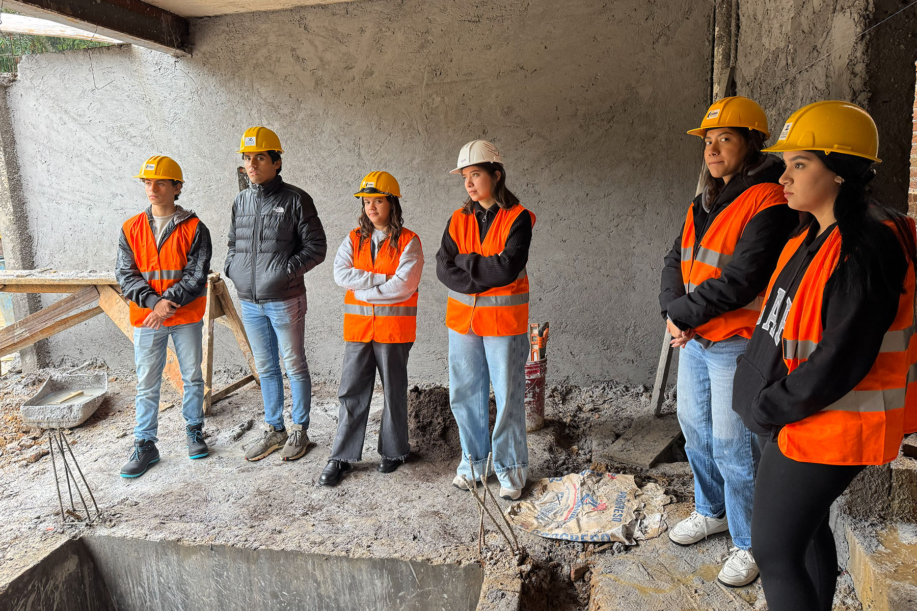 1 / 6 - Aprender Desde la Obra: Prácticas de Campo de Estudiantes de Arquitectura 1 / 6 - Aprender Desde la Obra: Prácticas de Campo de Estudiantes de Arquitectura