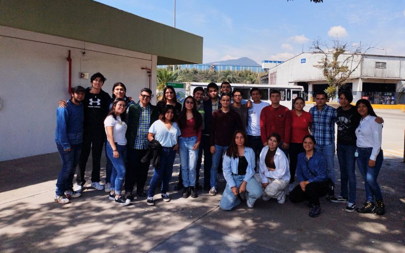 1 / 1 - La Escuela de Ingeniería Visita la Planta de Geocycle