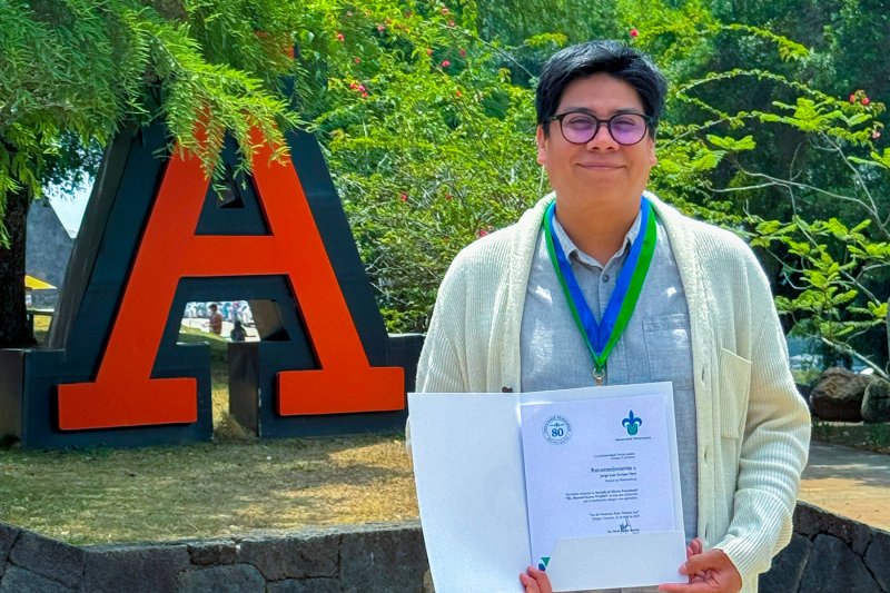 1 / 1 - Felicitamos al Dr. Jorge Luis Arroyo Neri por su Destacado Logro